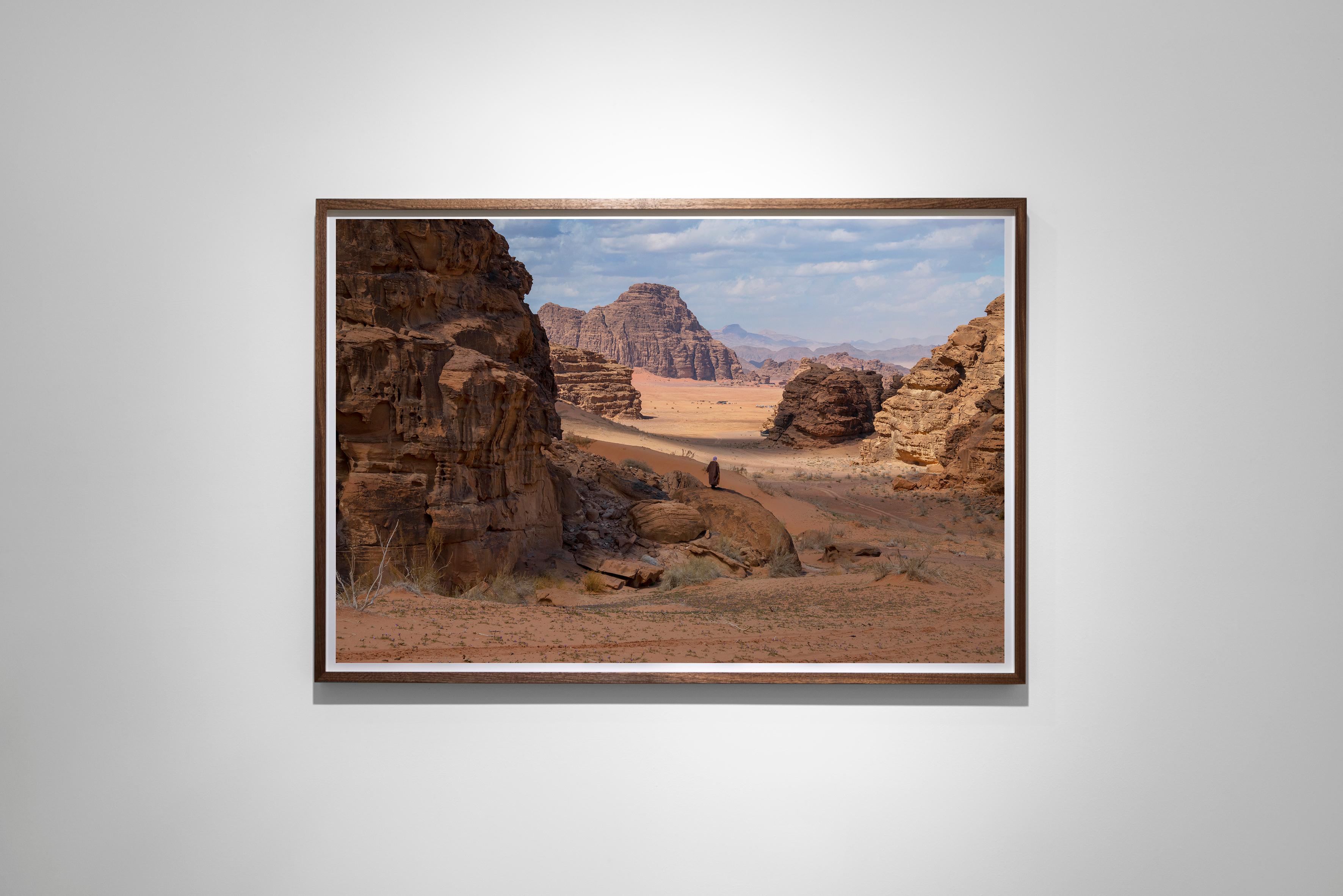 Wadi Rum, Jordania, 2019 - Steve McCurry (Fotografía en color) en venta 1