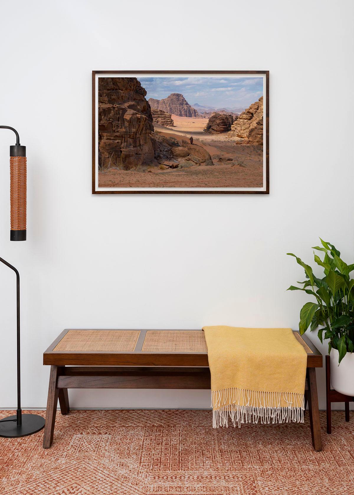Wadi Rum, Jordanie, 2019 - Steve McCurry (photographie couleur) en vente 3