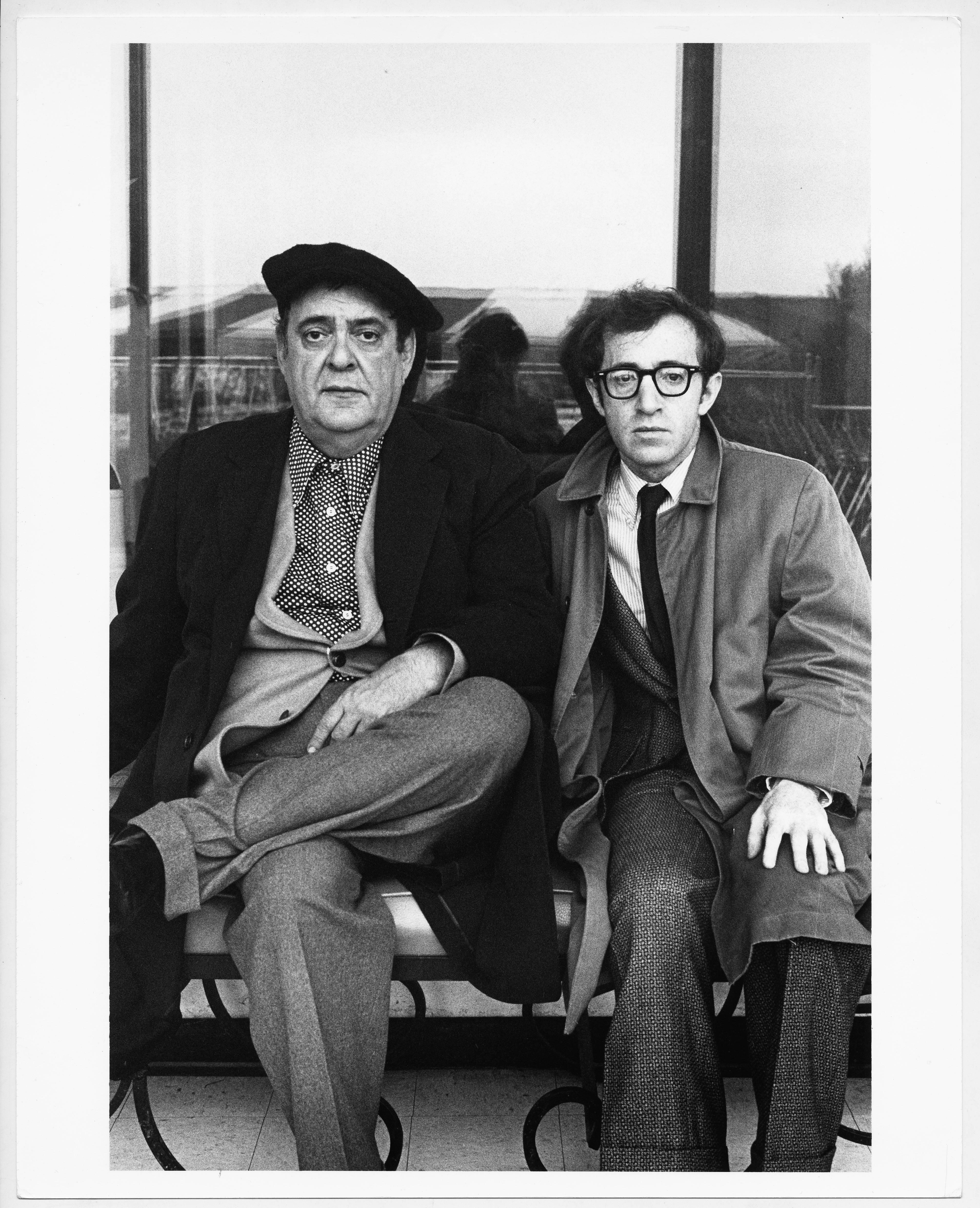 Zero Mostel and Woody Allen chilling during filming the movie „The Front“