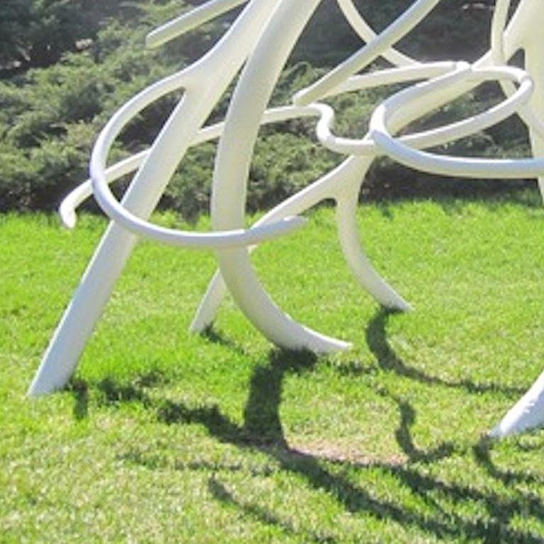 « Steelroot », grande sculpture abstraite contemporaine en métal blanc - Noir Abstract Sculpture par Steve Tobin