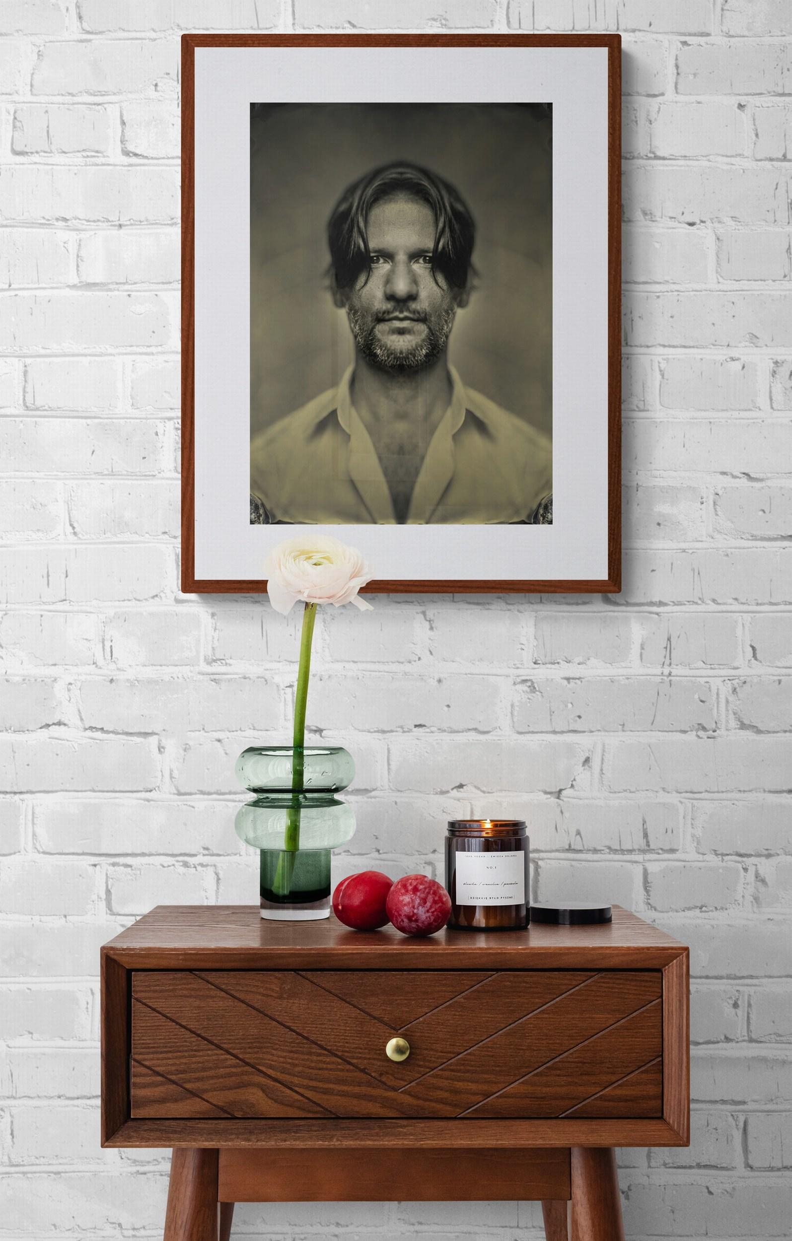 Logan (Portrait, Doux, Sépia) en vente 1