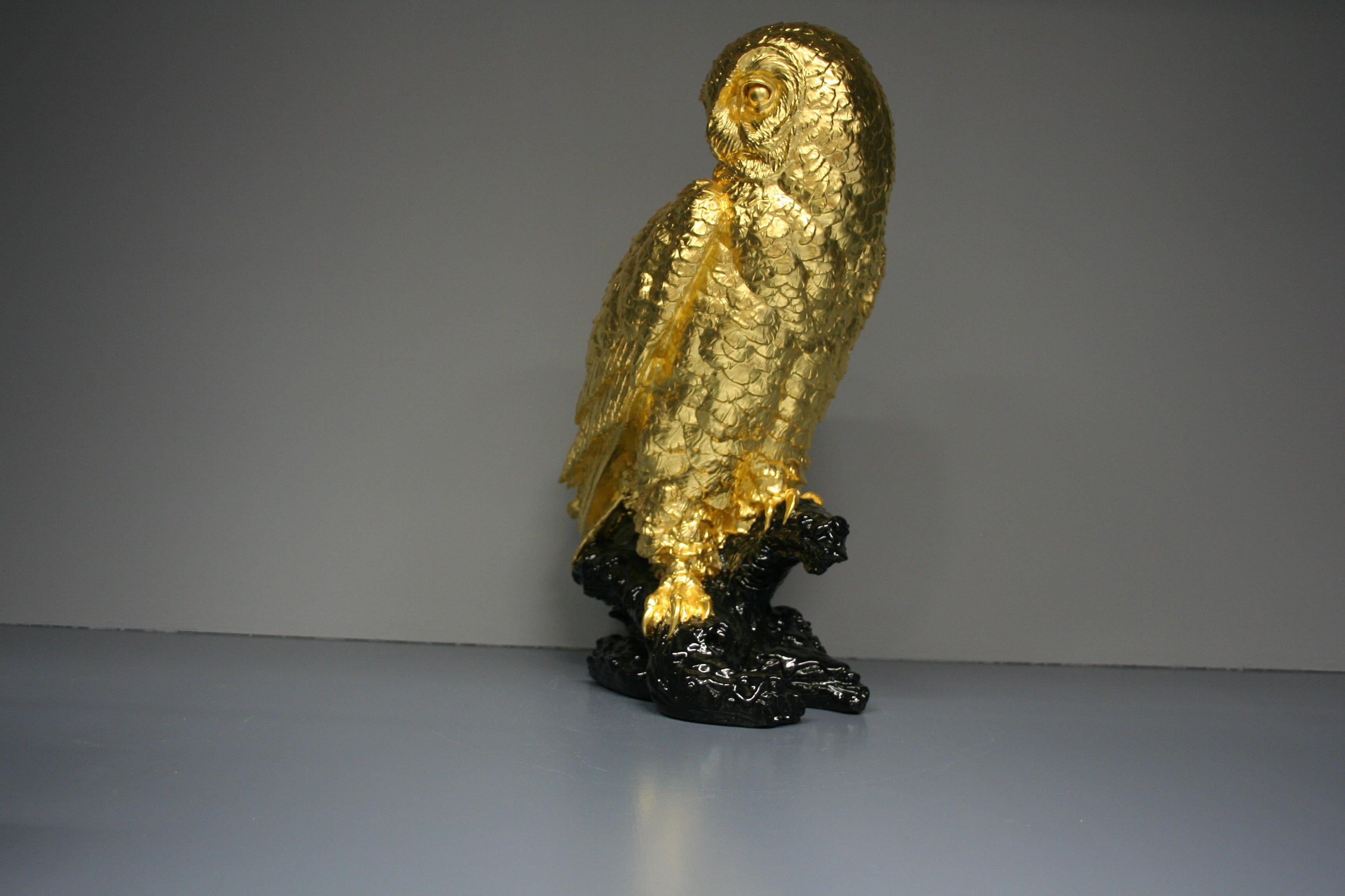 Hibou doré 24 carats - Réalisme Sculpture par Steven