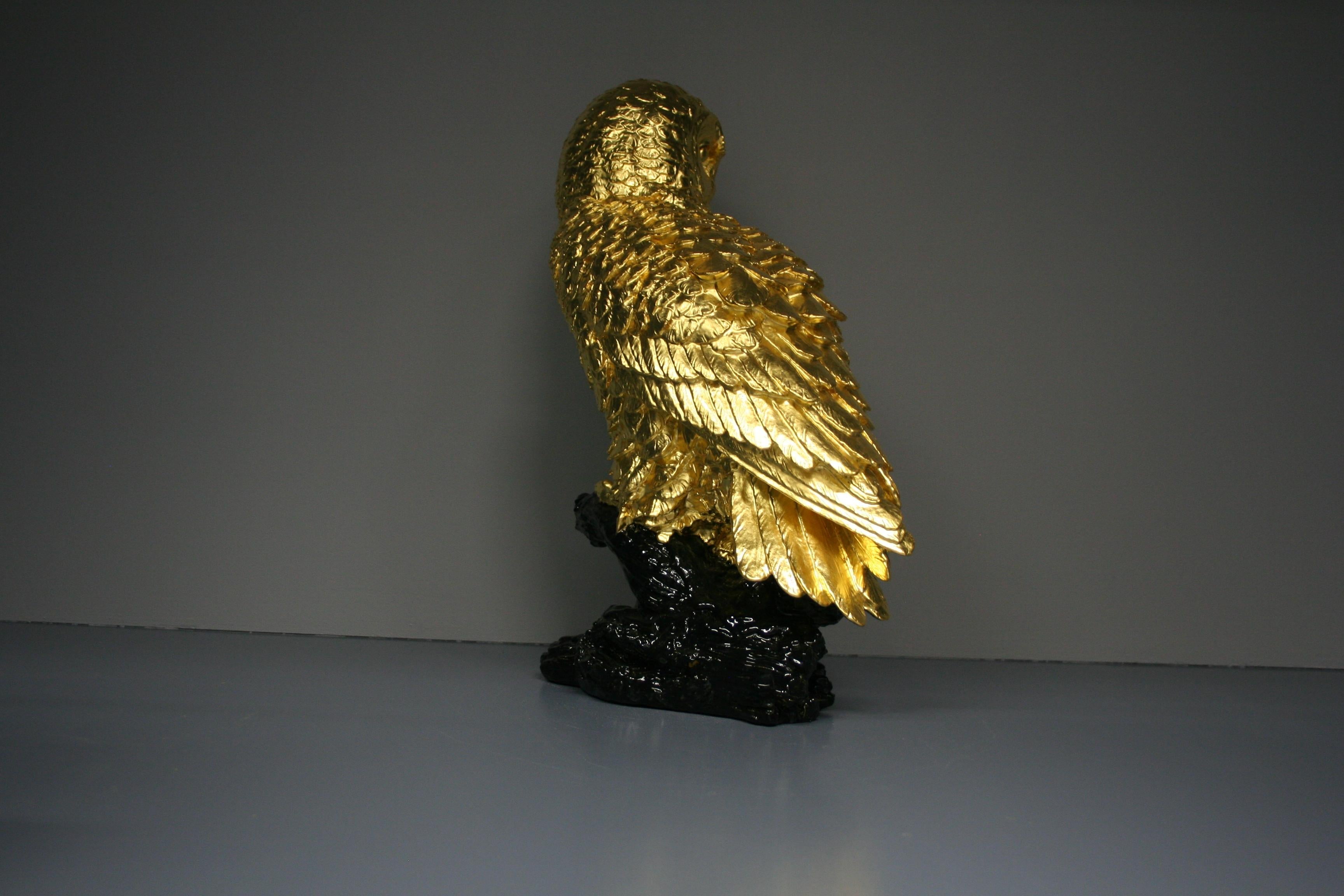 Traditional gold-plated owl with 24k gold leaf. This owl can be placed both outside and inside. The dimensions are aprox. 42 x 16 x 30 cm.