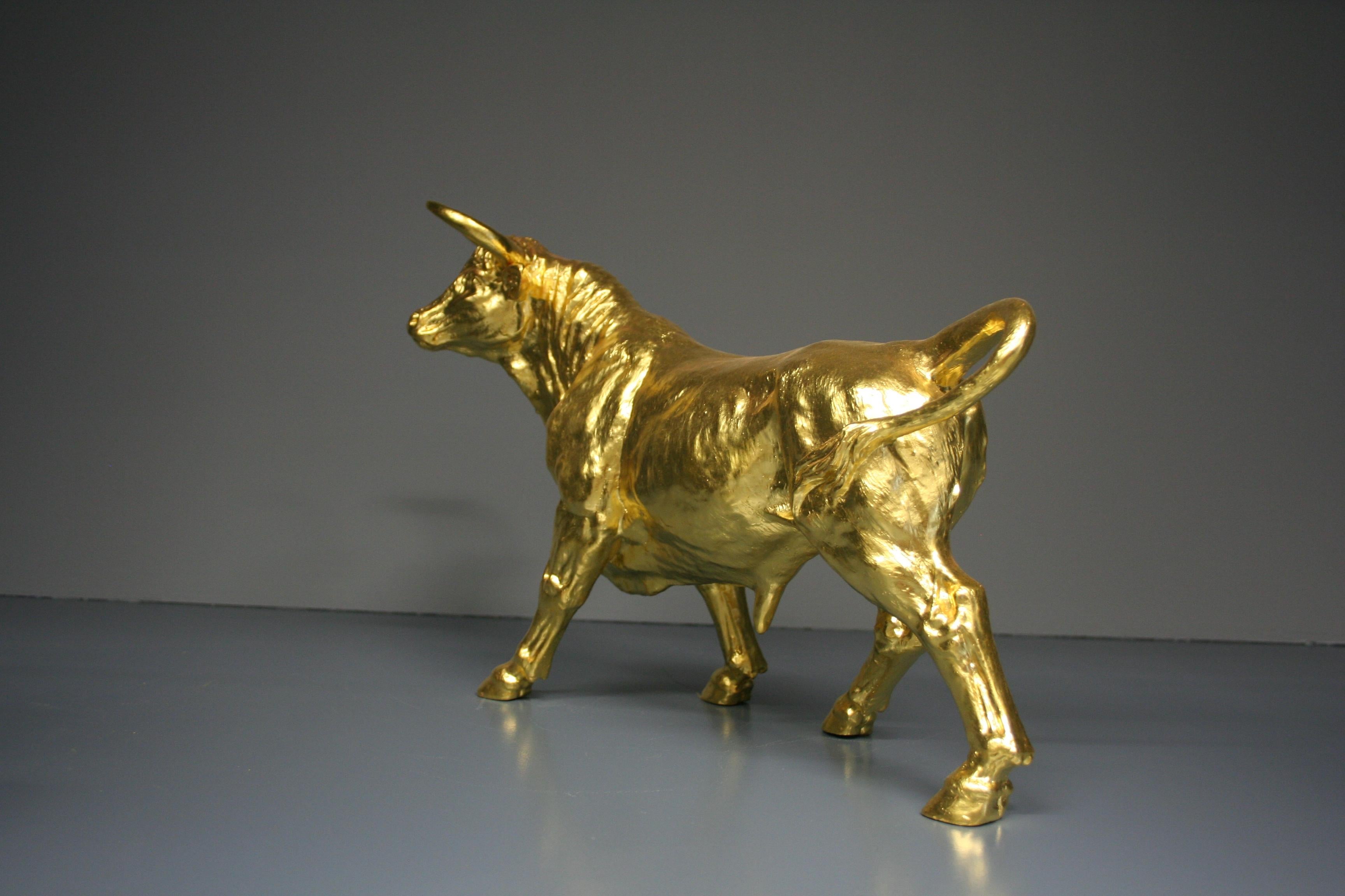 Golden bull 24 Karat gilded - Sculpture by Steven