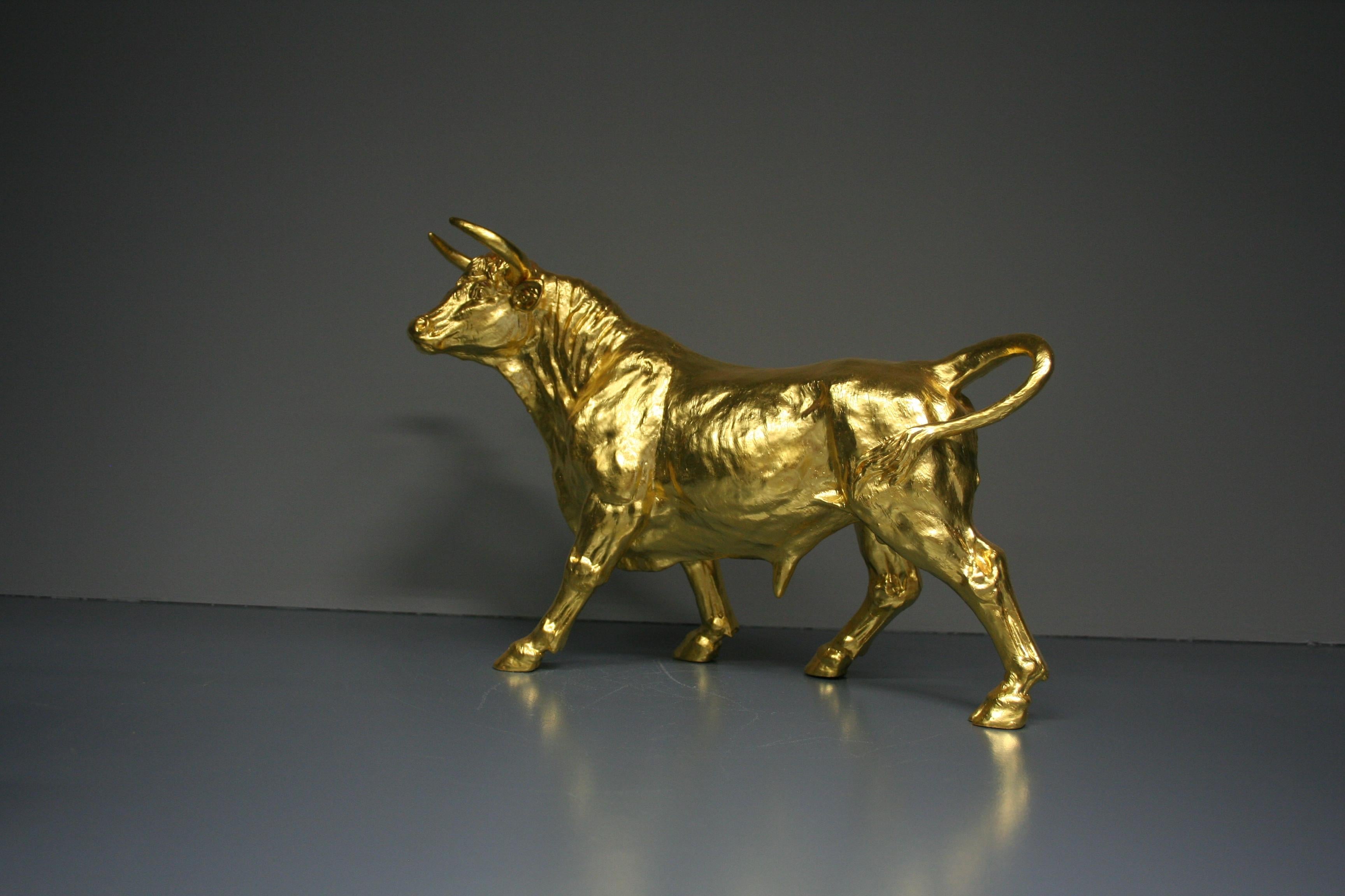 Steven Figurative Sculpture – Goldener Stier 24 Karat vergoldet