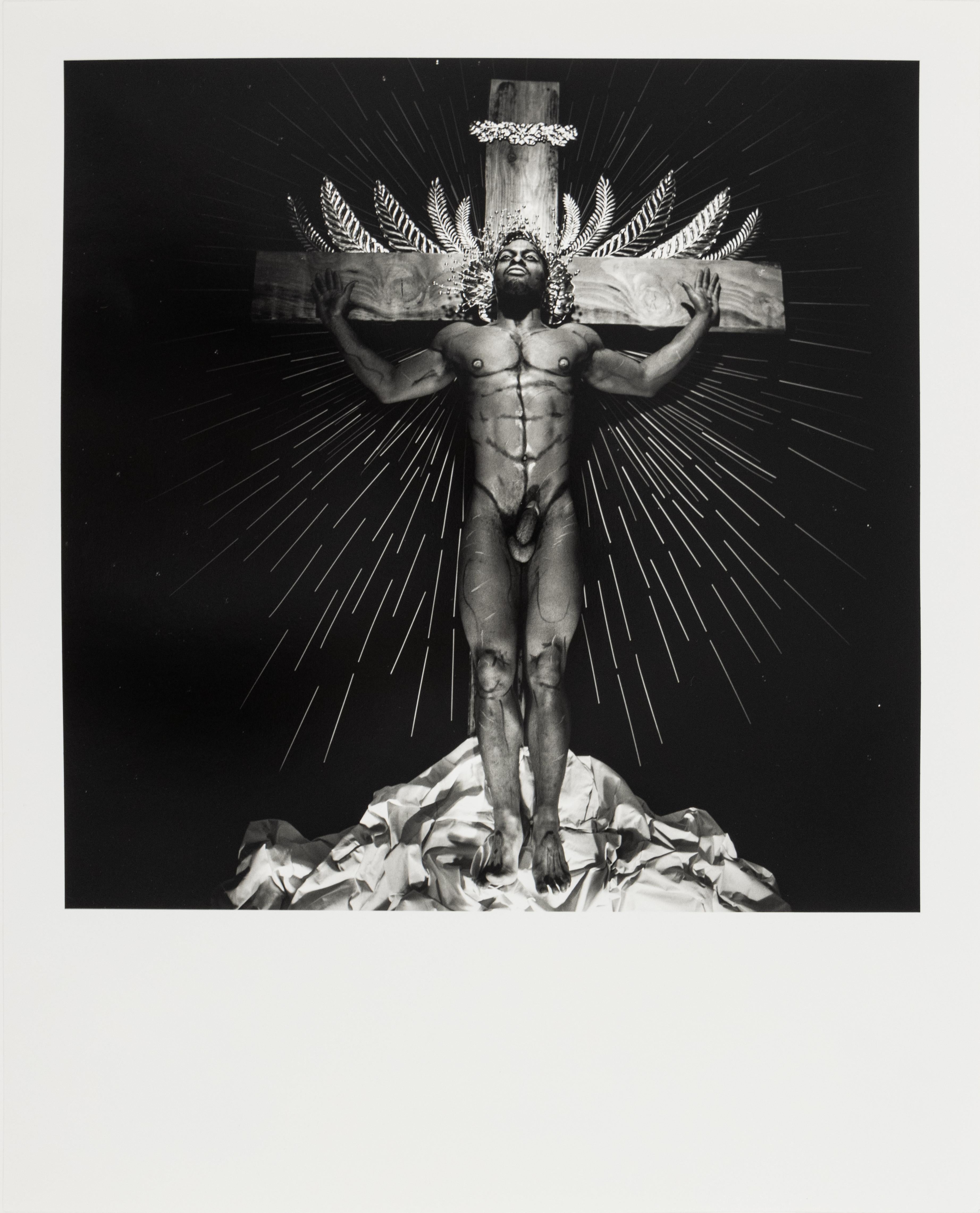 Primer Jesús Negro, fotografía de retrato escenificado en blanco y negro de Steven Arnold. en venta 2