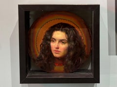 "Casandra" óleo, retrato de mujer con pelo rizado, tonos cálidos, tondo