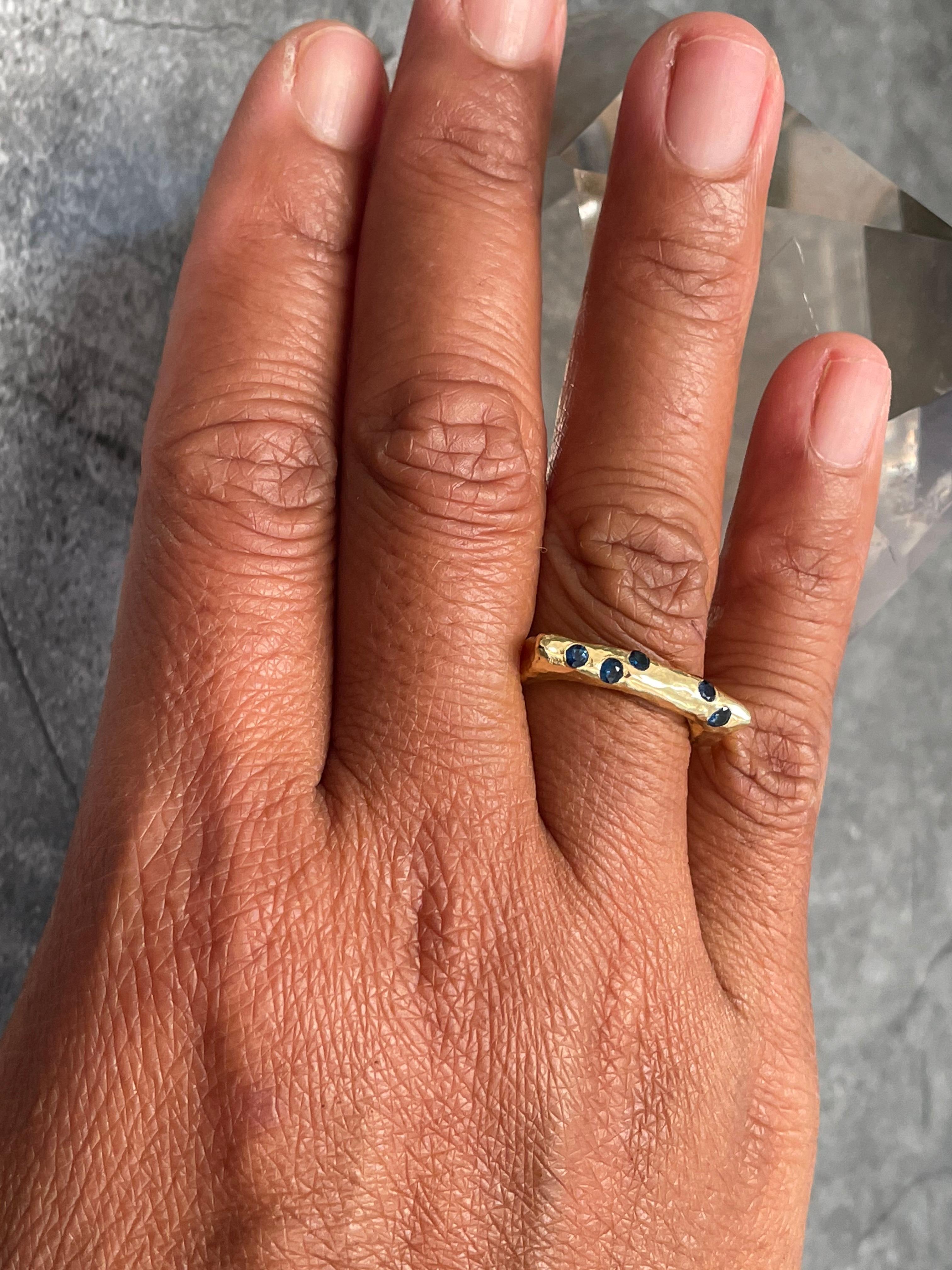 Rose Cut Steven Battelle 0.3 Carat Five Blue Sapphires Hammered Band 18K Gold Ring For Sale