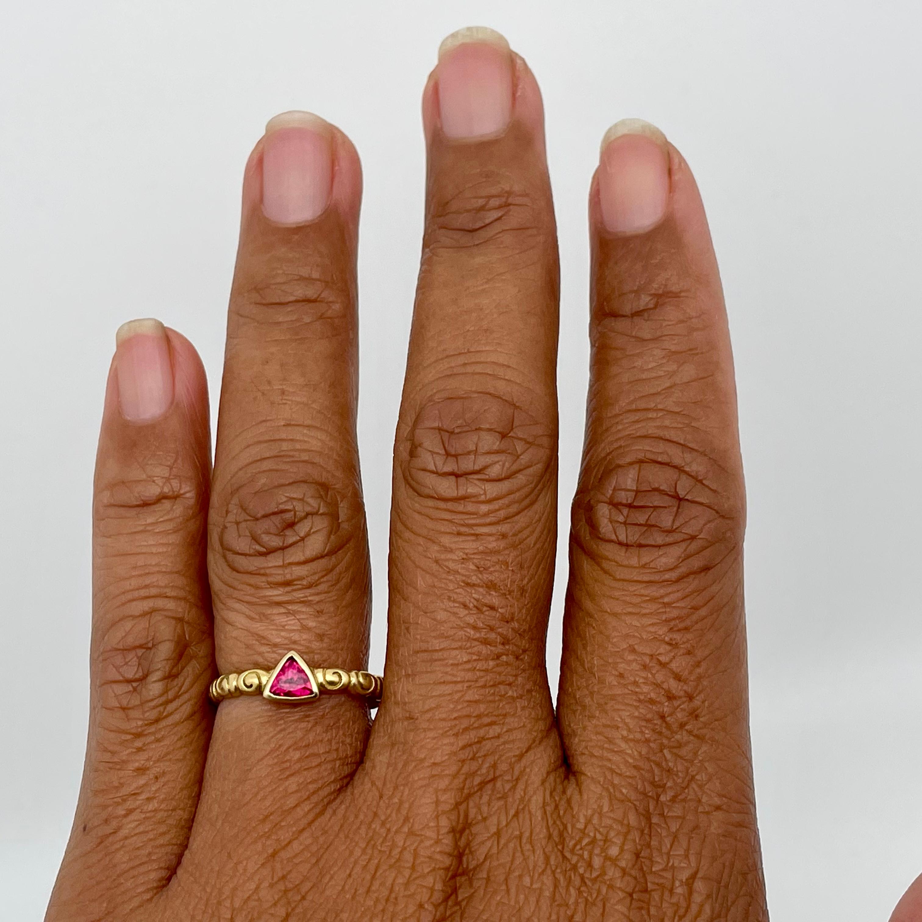 Women's or Men's Steven Battelle 0.3 Carats Trillium Pink Tourmaline 18K Gold Ring For Sale
