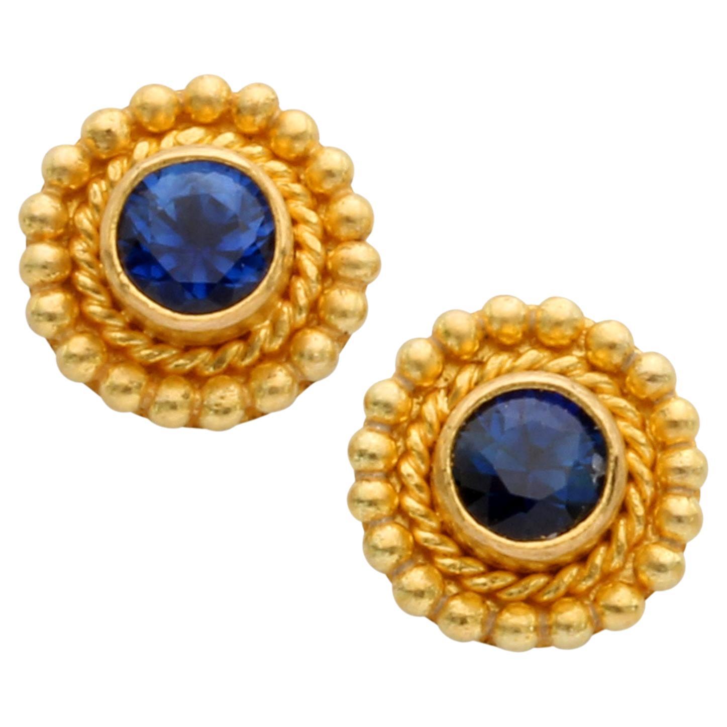 Steven Battelle - Boucles d'oreilles en or 22K avec saphir bleu de 0,4 carats en vente