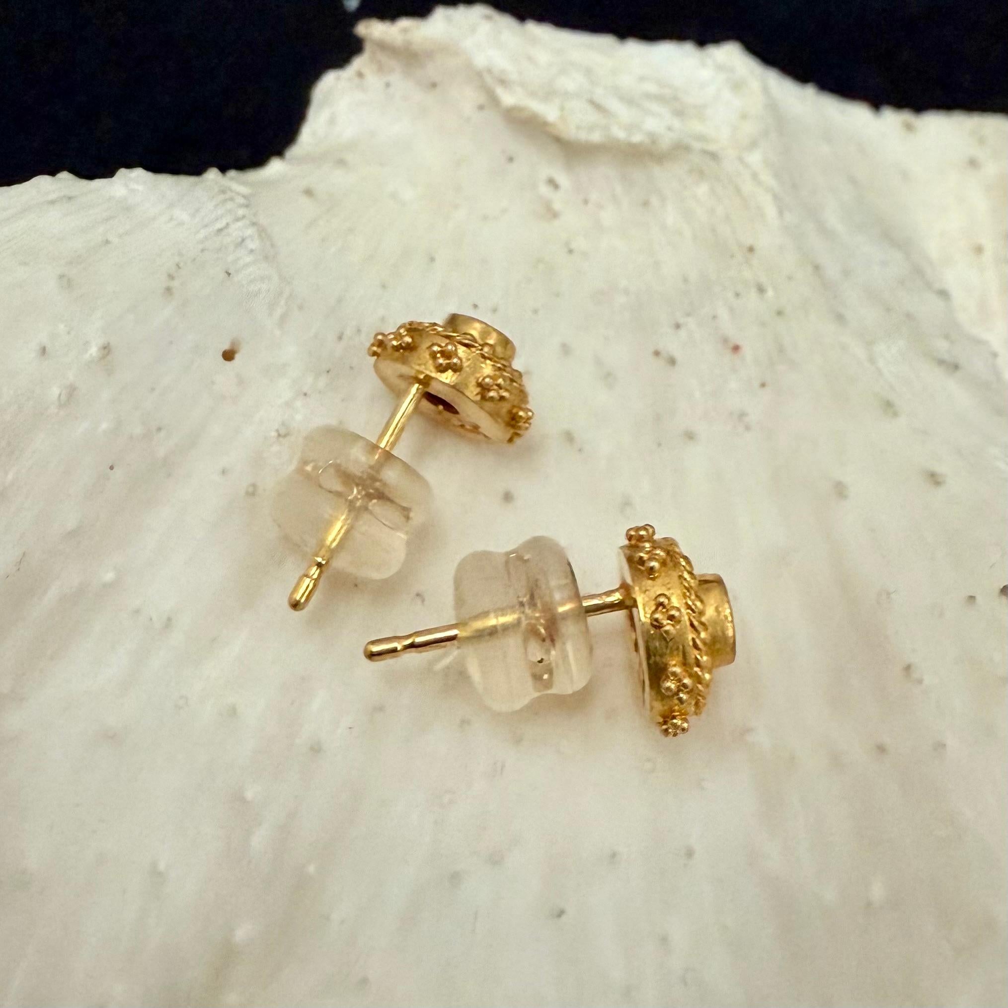 Steven Battelle 0.5 Carats Ruby 22K Gold Granulated Post Earrings in vendita 4