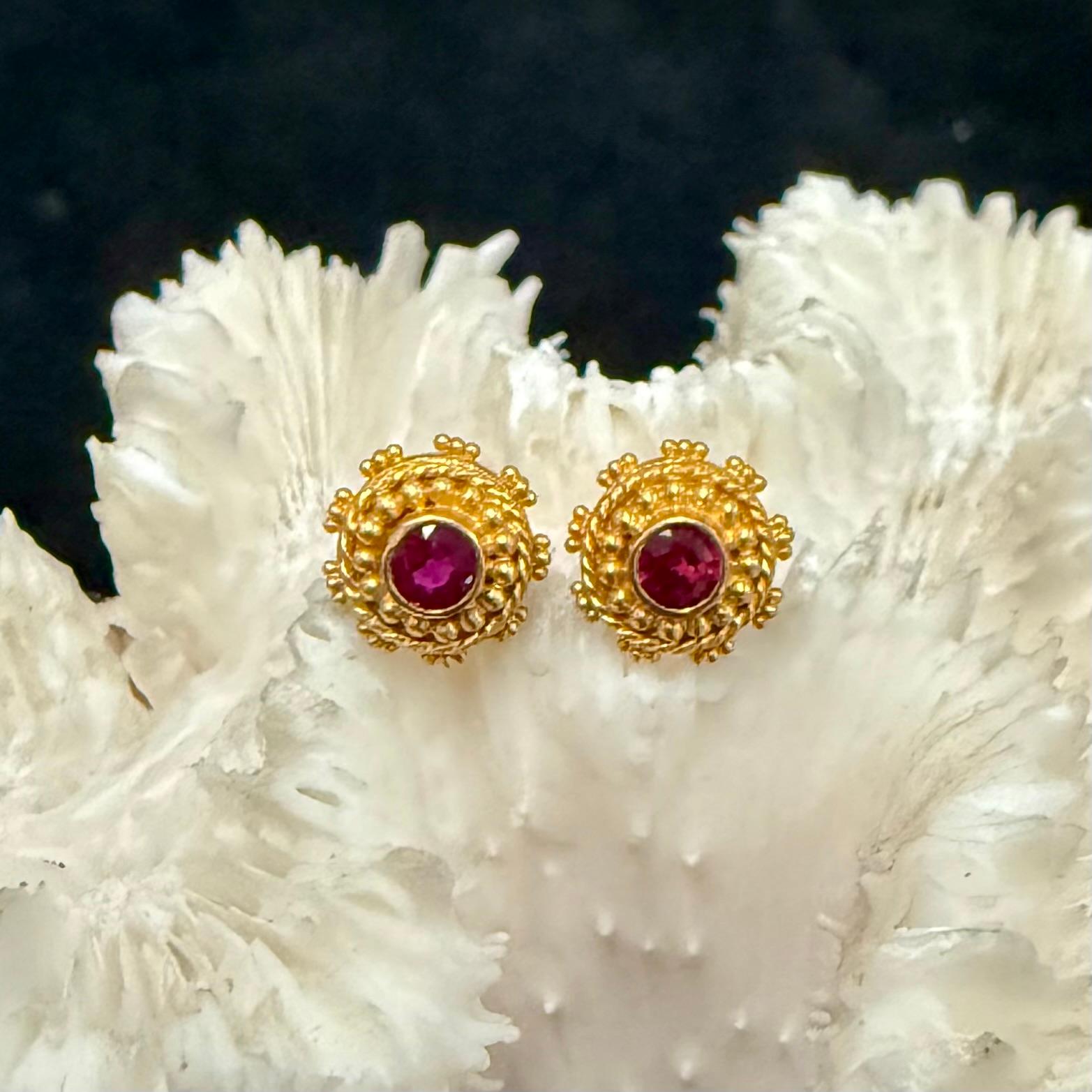 Steven Battelle 0.5 Carats Ruby 22K Gold Granulated Post Earrings in vendita 1