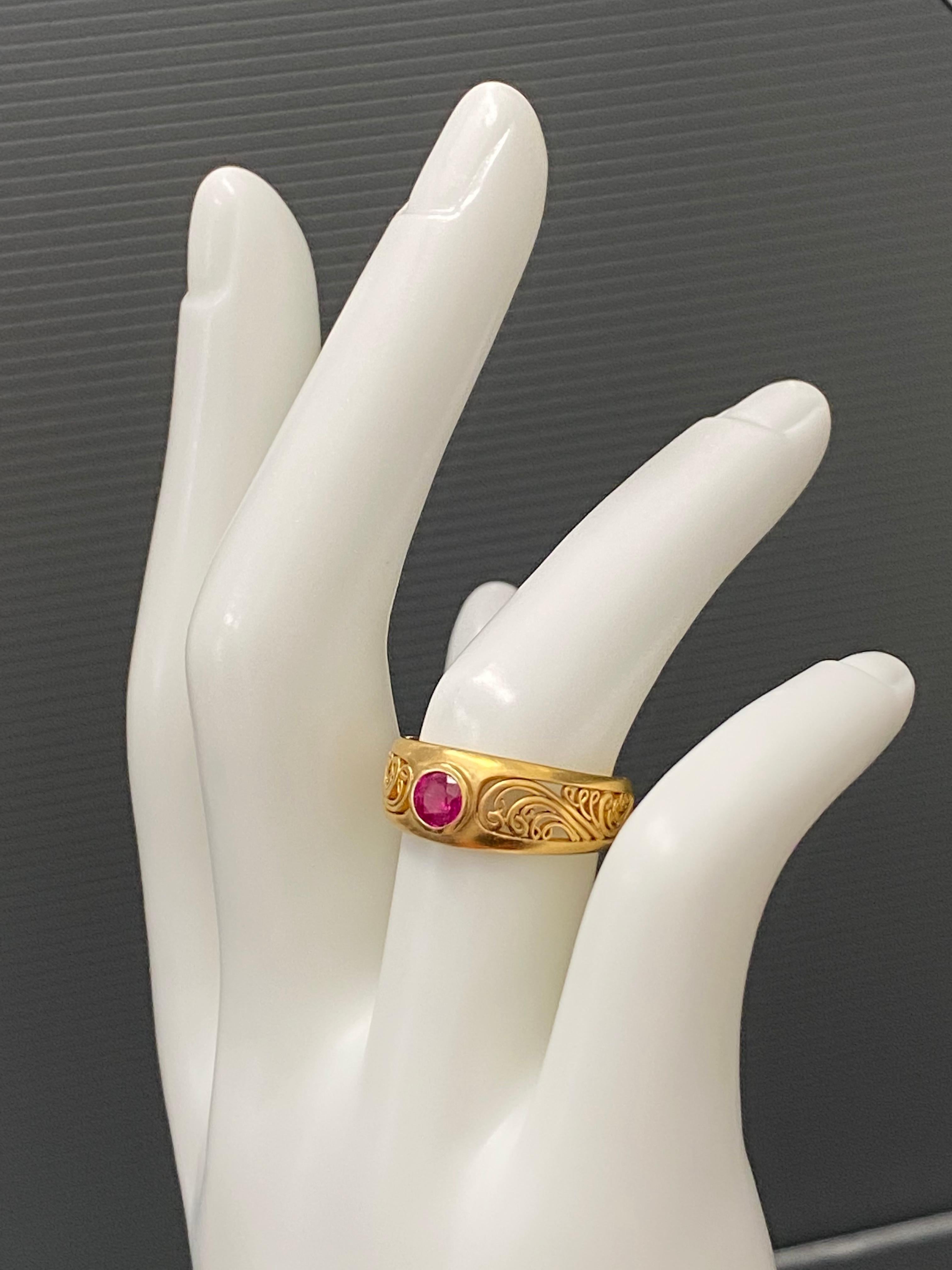 Contemporain Steven Battelle, bague en or 18 carats, rubis 0,6 carat en vente