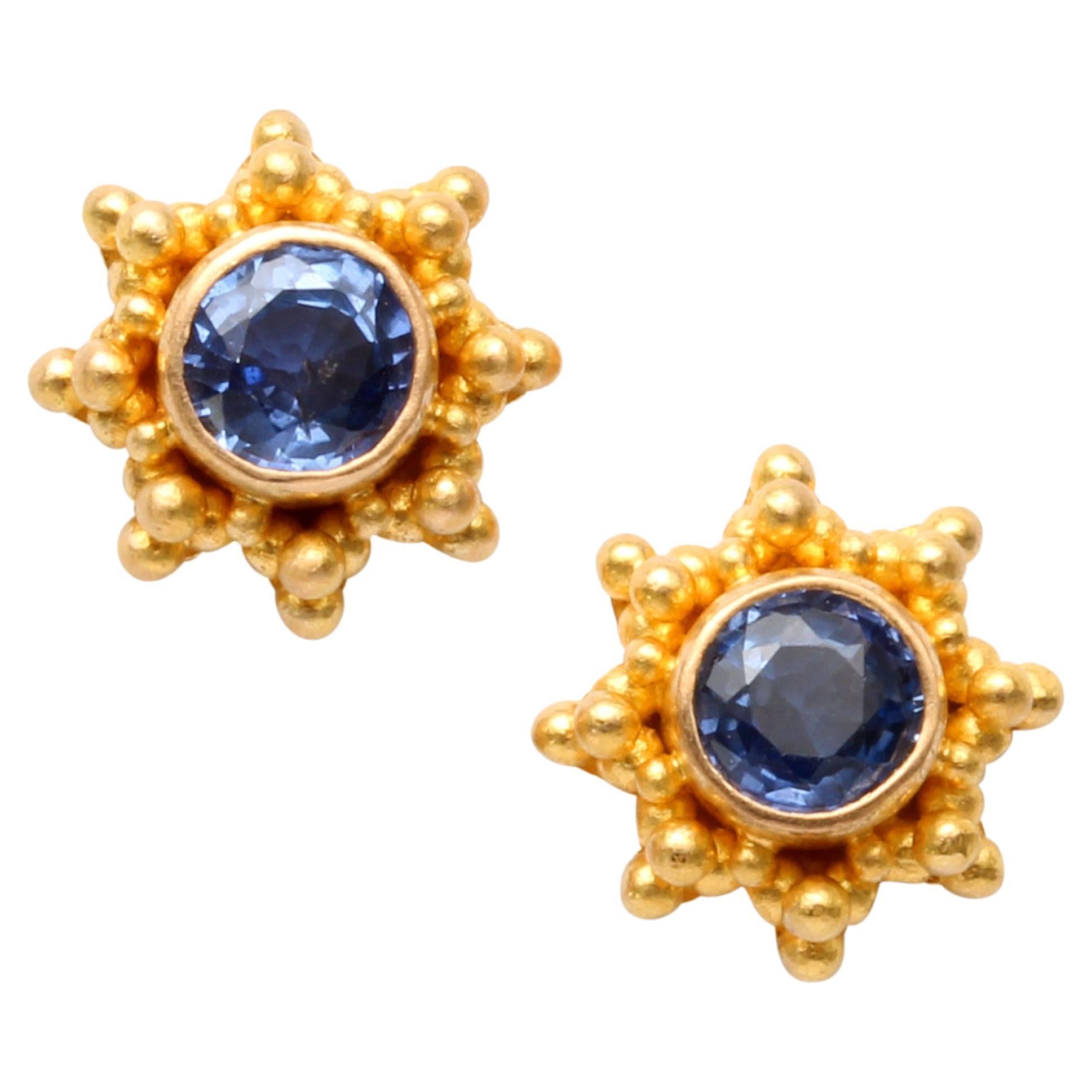 Steven Battelle 0,7 Karat blauer Saphir 22K Gold Post-Ohrringe