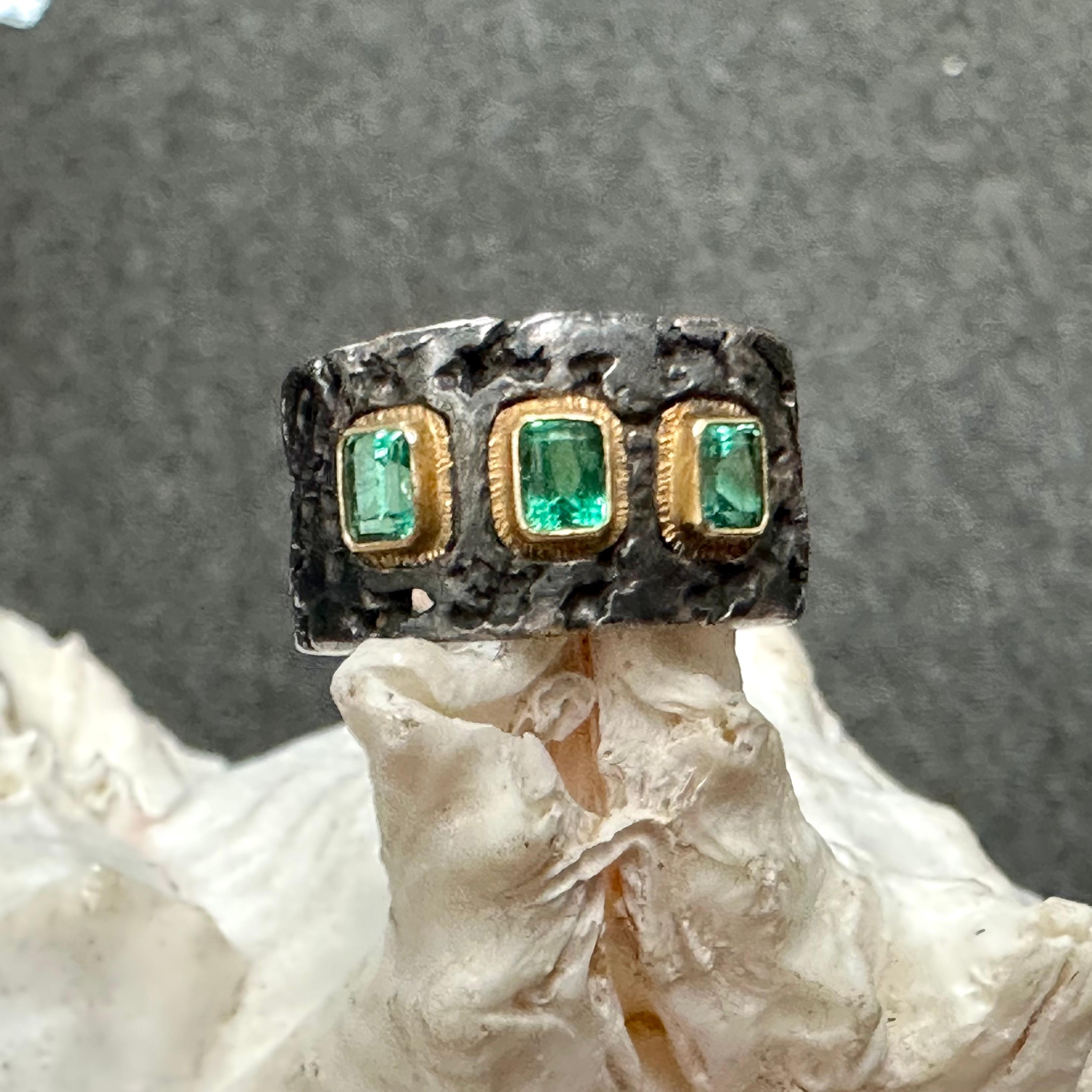 Steven Battelle 0.7 Carats Columbian Emeralds Oxidized Silver 18k Gold Ring For Sale 4