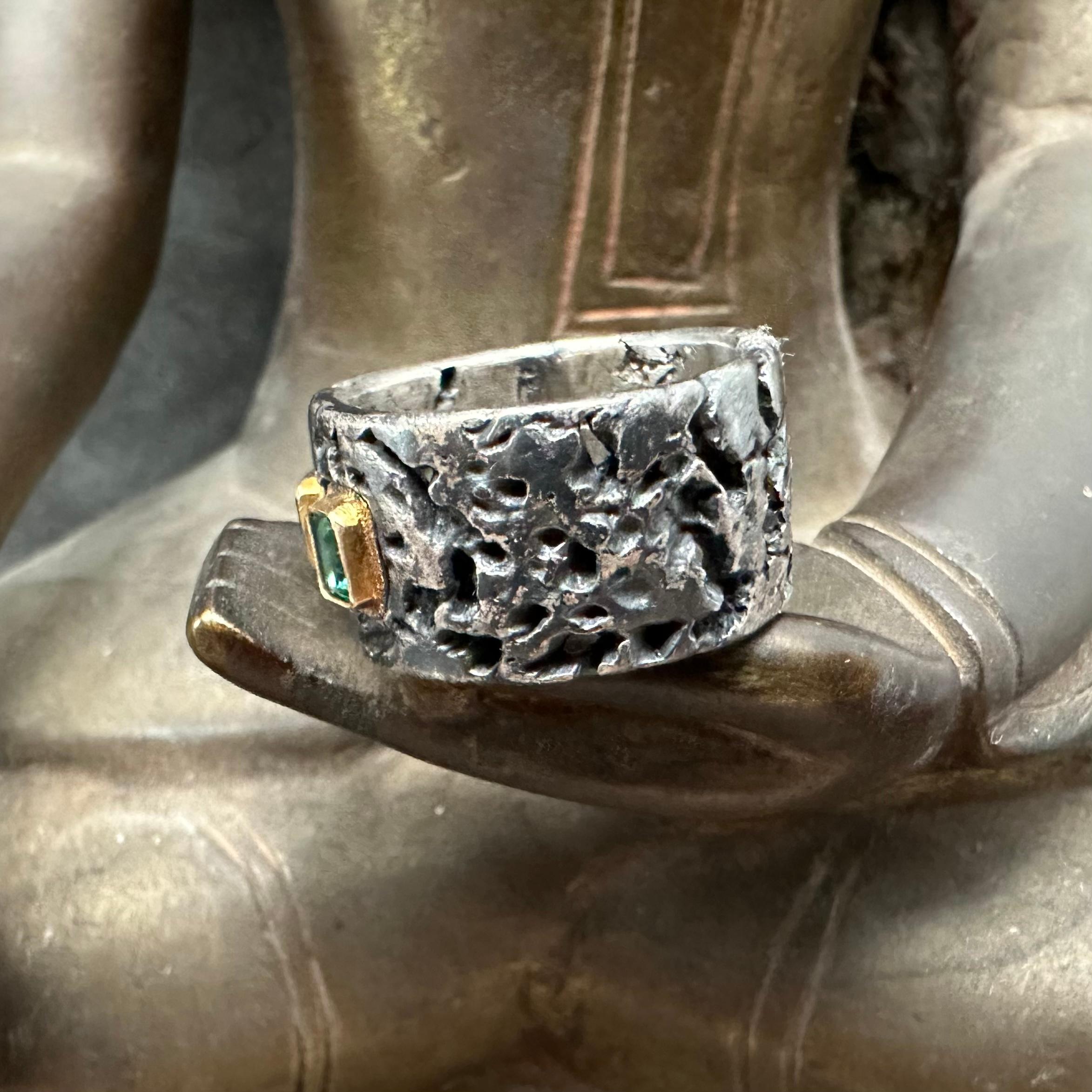 Steven Battelle 0.7 Carats Columbian Emeralds Oxidized Silver 18k Gold Ring For Sale 5