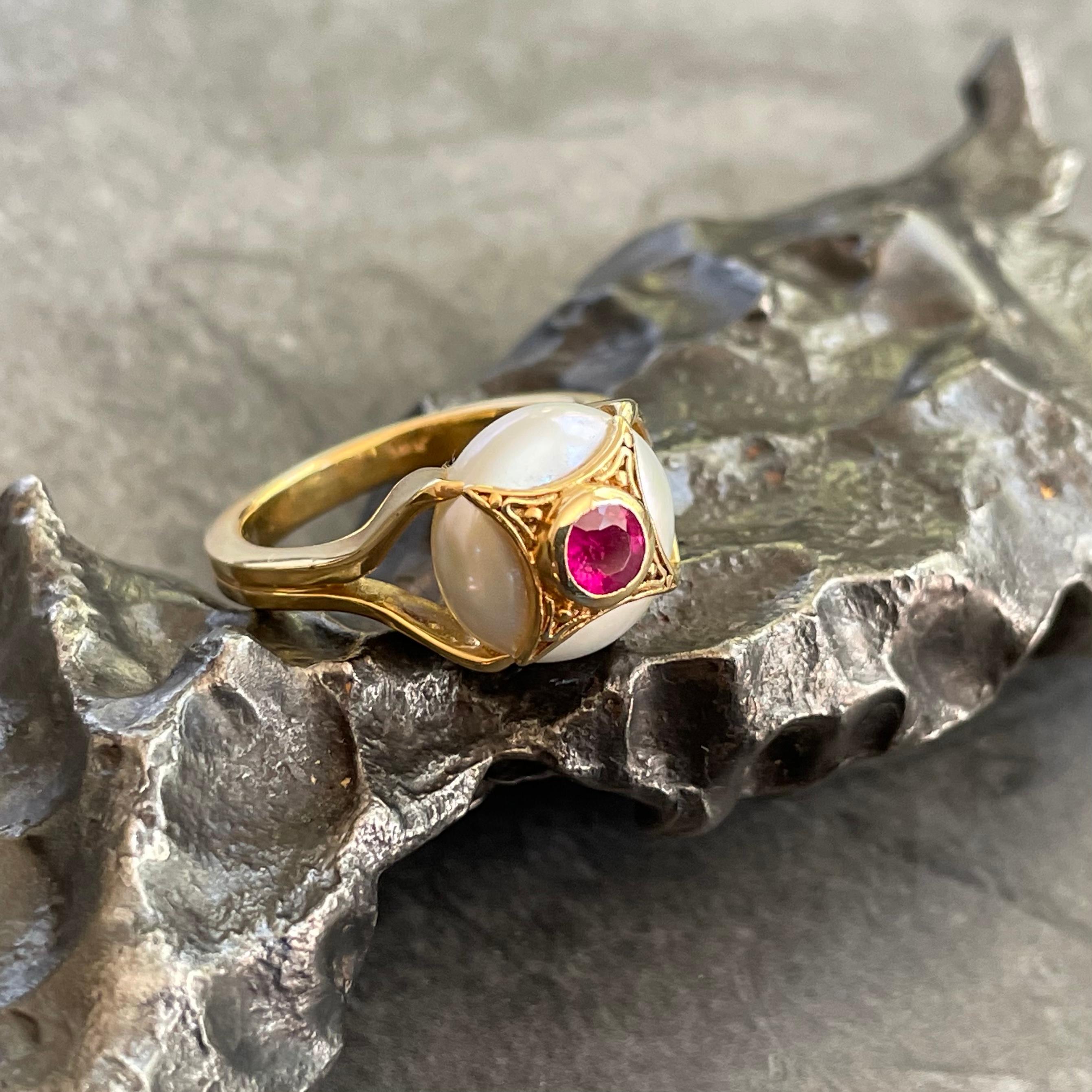 Contemporary Steven Battelle 0.8 Carat Ruby Pearl 18K Gold Ring For Sale