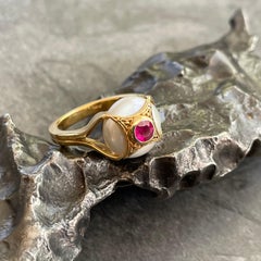 Steven Battelle 0.8 Carat Ruby Pearl 18K Gold Ring