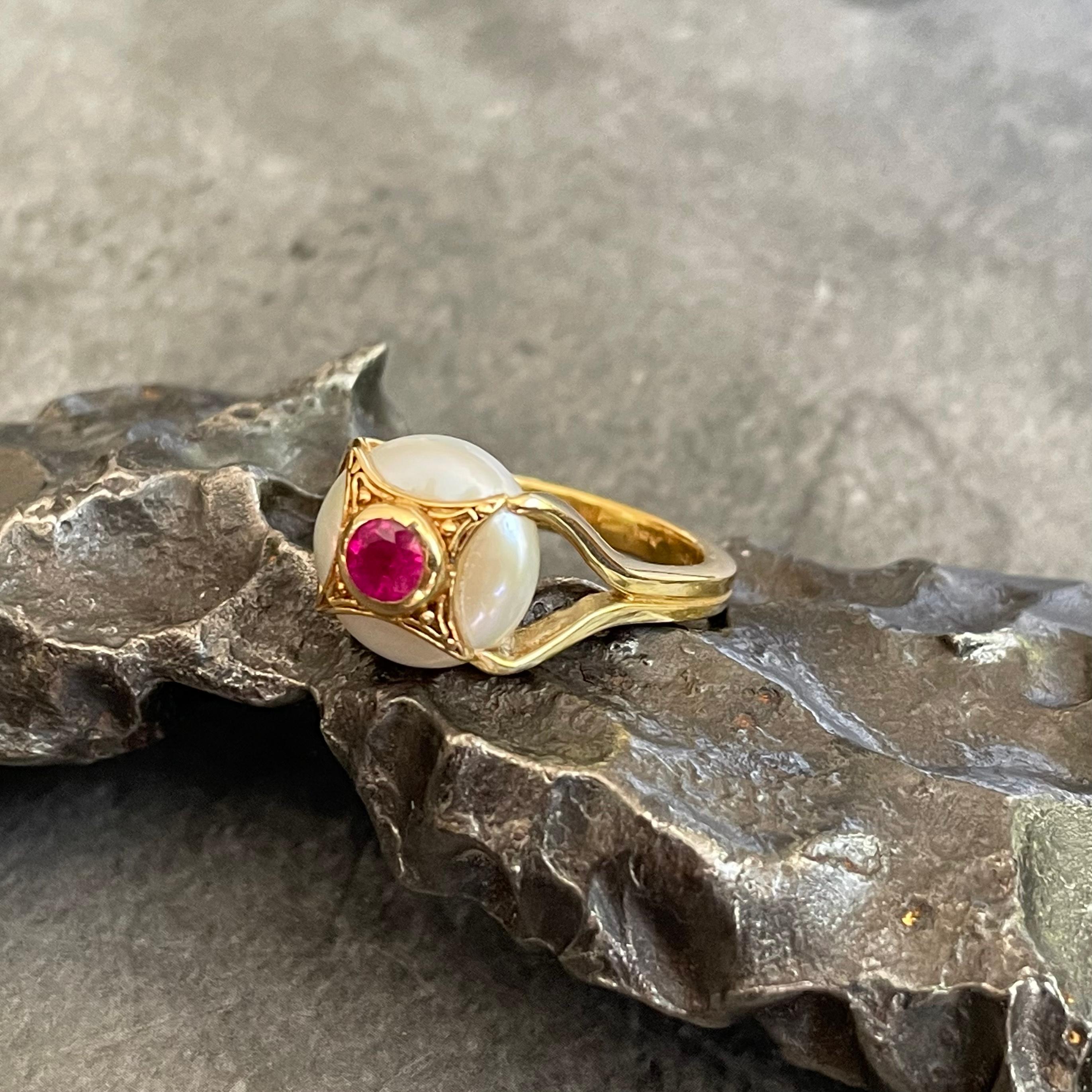 Steven Battelle 0.8 Carat Ruby Pearl 18K Gold Ring In New Condition For Sale In Soquel, CA