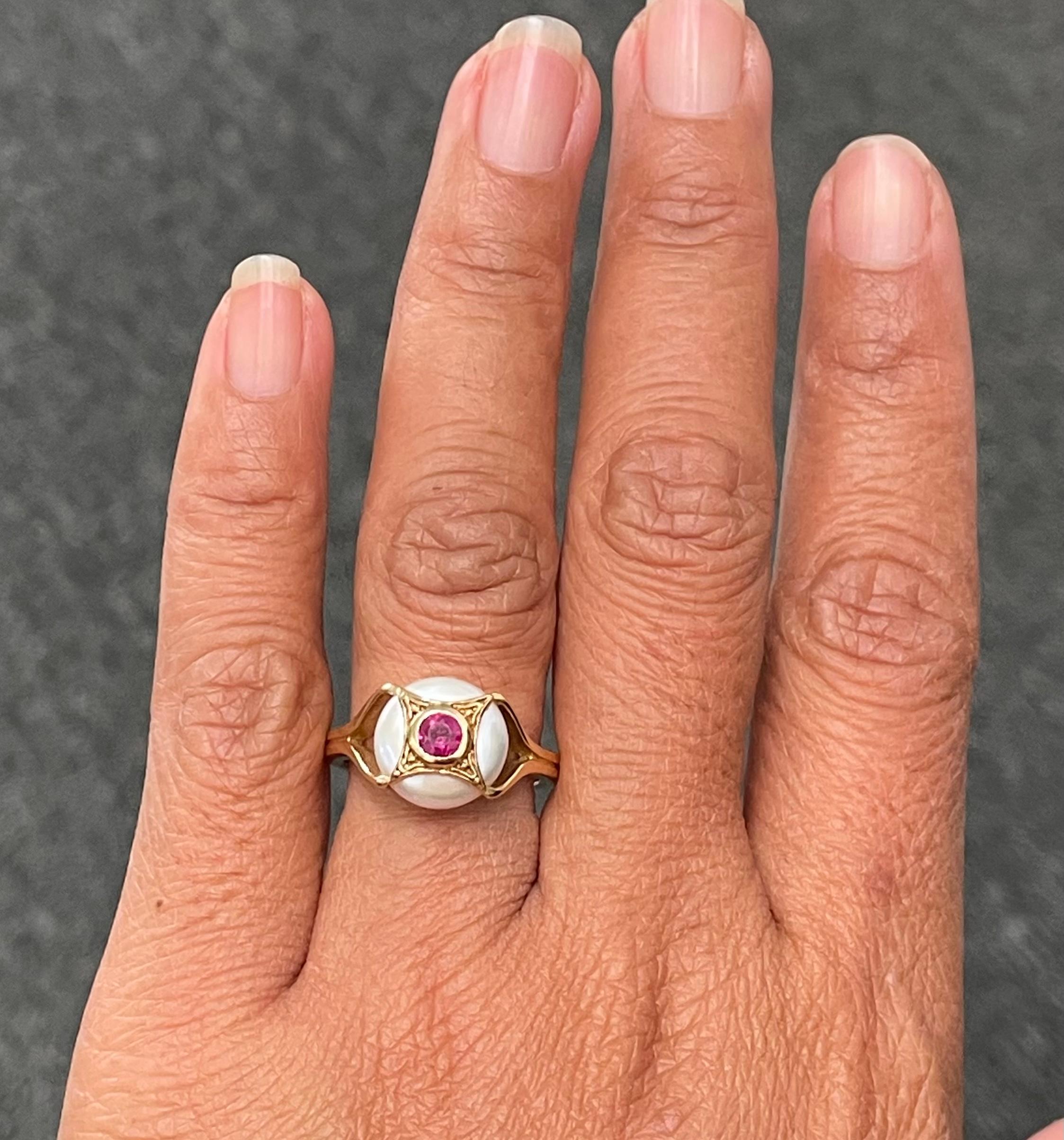 Women's or Men's Steven Battelle 0.8 Carat Ruby Pearl 18K Gold Ring For Sale