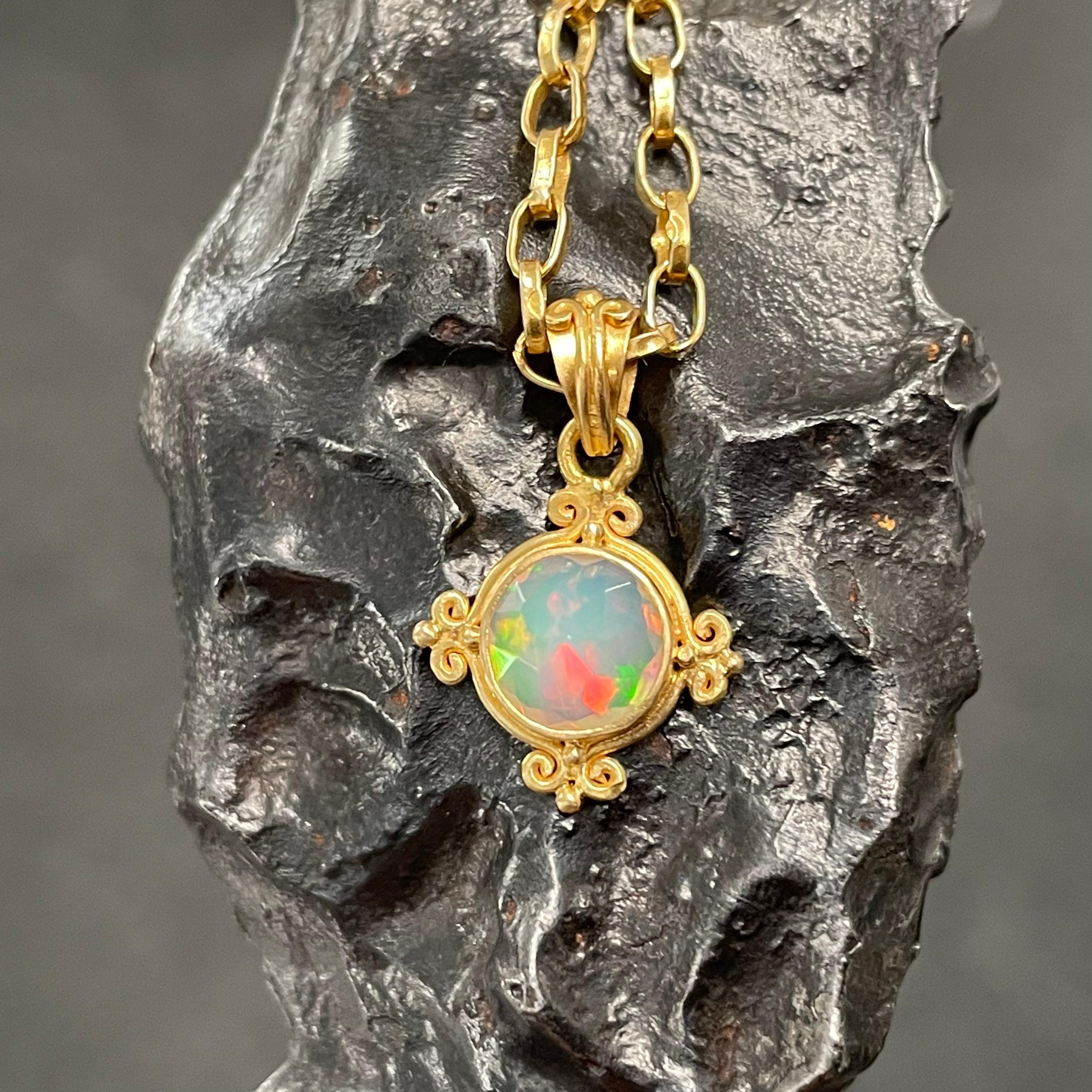 Contemporain Steven Battelle Pendentif en or 18 carats avec opale d'Éthiopie de 0,8 carat en vente