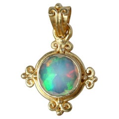 Steven Battelle 0.8 Carats Ethiopian Opal 18K Gold Pendant