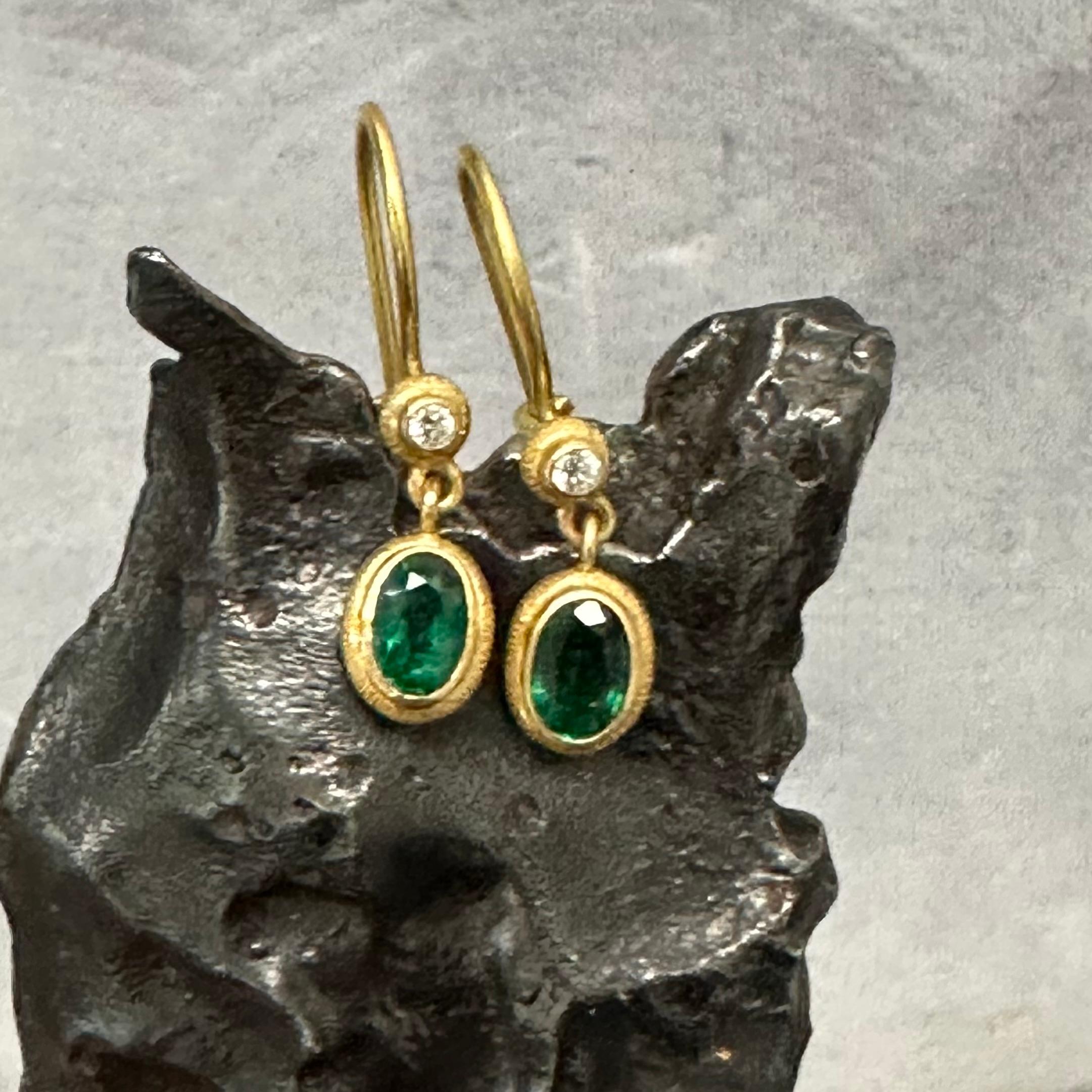Steven Battelle 0.9 Carats Emerald Diamond 18K Gold Wire Earrings For Sale 1