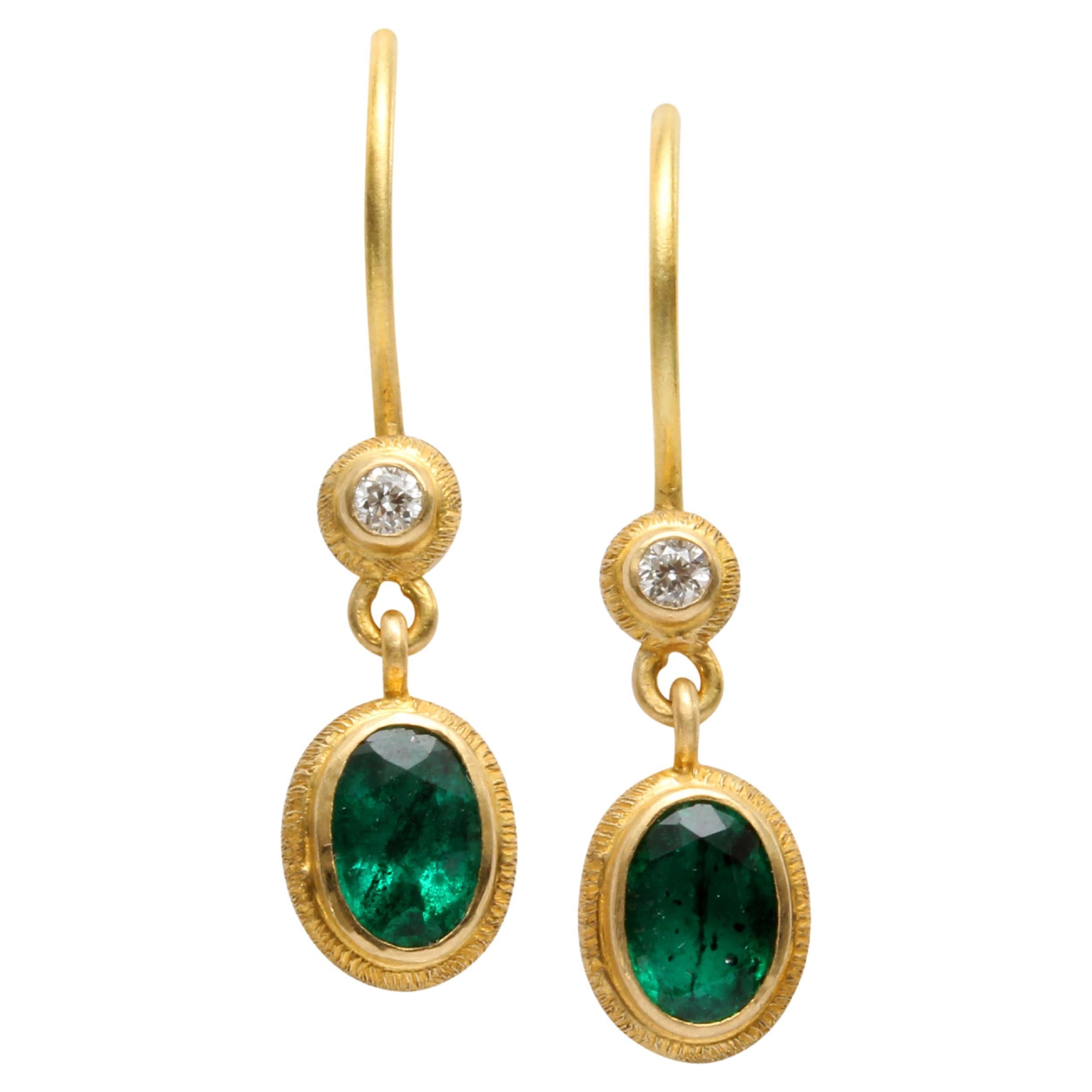 Steven Battelle 0.9 Carats Emerald Diamond 18K Gold Wire Earrings For Sale