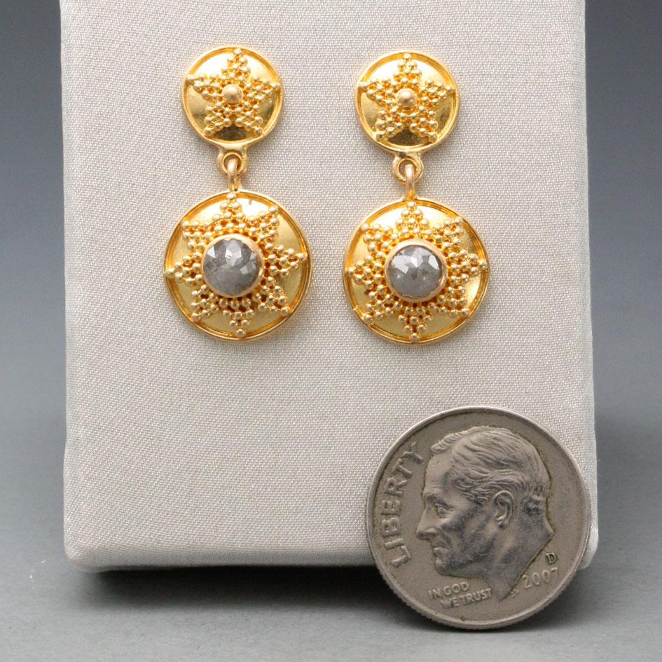 Steven Battelle Pendientes de oro de 18 quilates con diamante gris granulado de 1,0 quilate Contemporáneo en venta