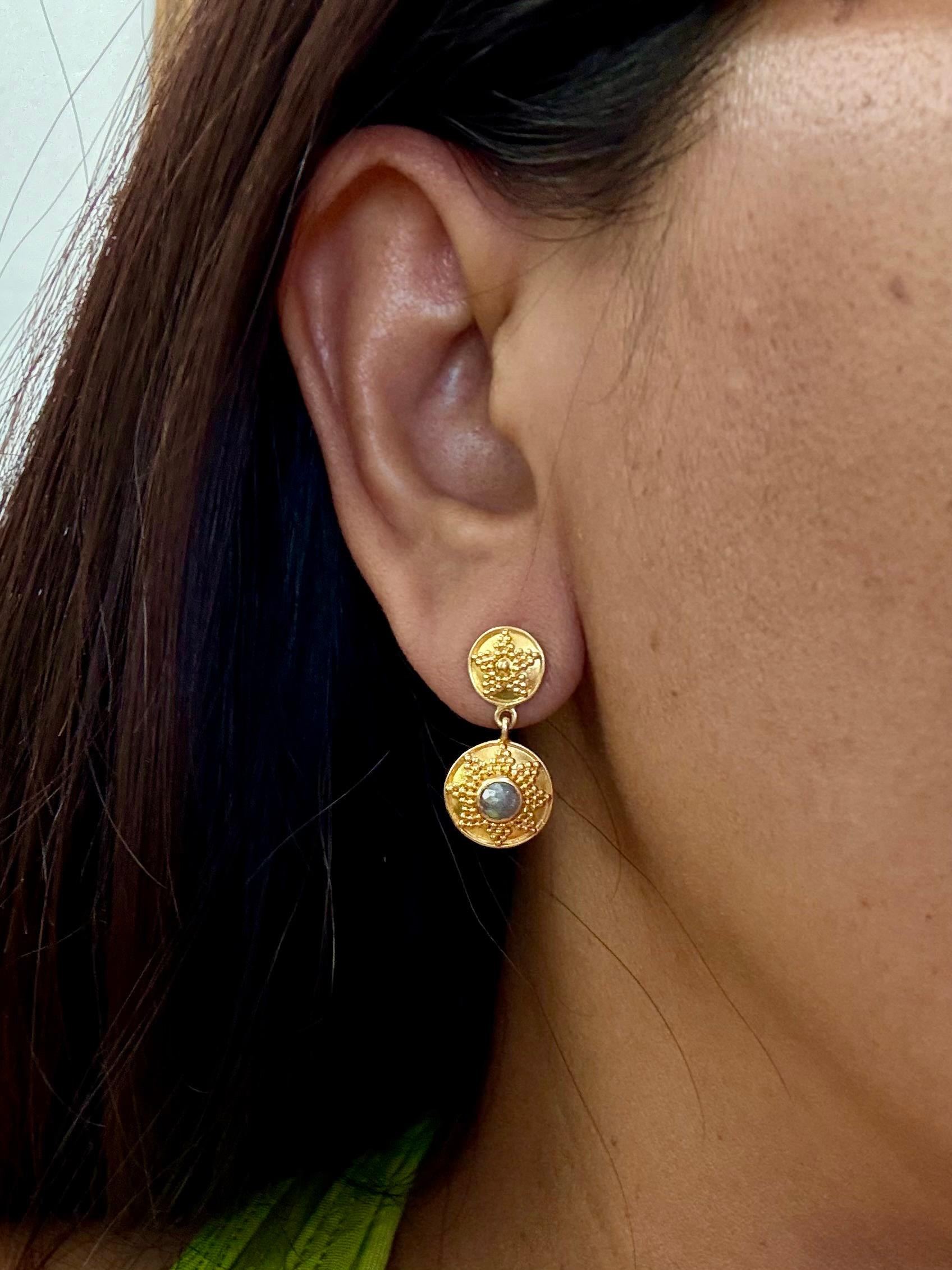 Steven Battelle Pendientes de oro de 18 quilates con diamante gris granulado de 1,0 quilate Corte rosa en venta