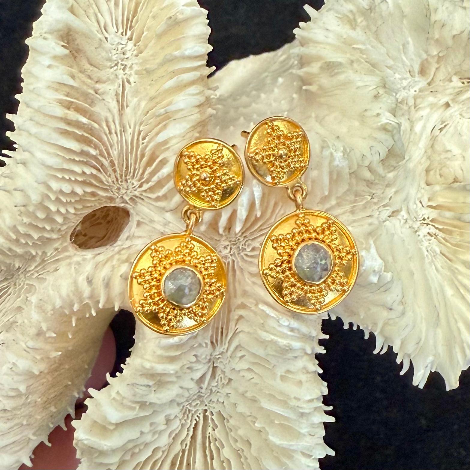 De las mujeres Steven Battelle Pendientes de oro de 18 quilates con diamante gris granulado de 1,0 quilate en venta