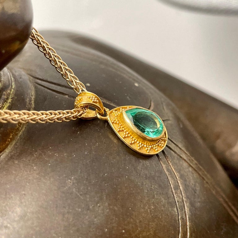 Steven Battelle 1.0 Carats Columbian Emerald Granulated 22K Gold Pendant For Sale 4