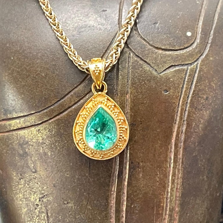 Steven Battelle 1.0 Carats Columbian Emerald Granulated 22K Gold Pendant For Sale 5