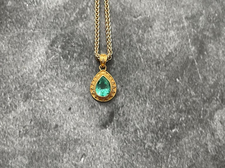 Steven Battelle 1.0 Carats Columbian Emerald Granulated 22K Gold Pendant For Sale 7