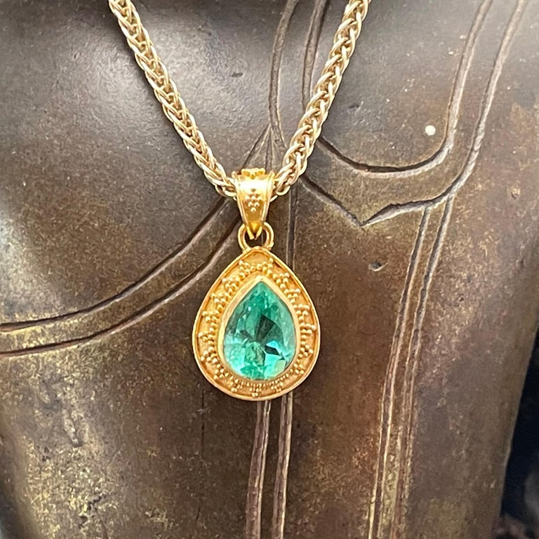 Women's Steven Battelle 1.0 Carats Columbian Emerald Granulated 22K Gold Pendant For Sale
