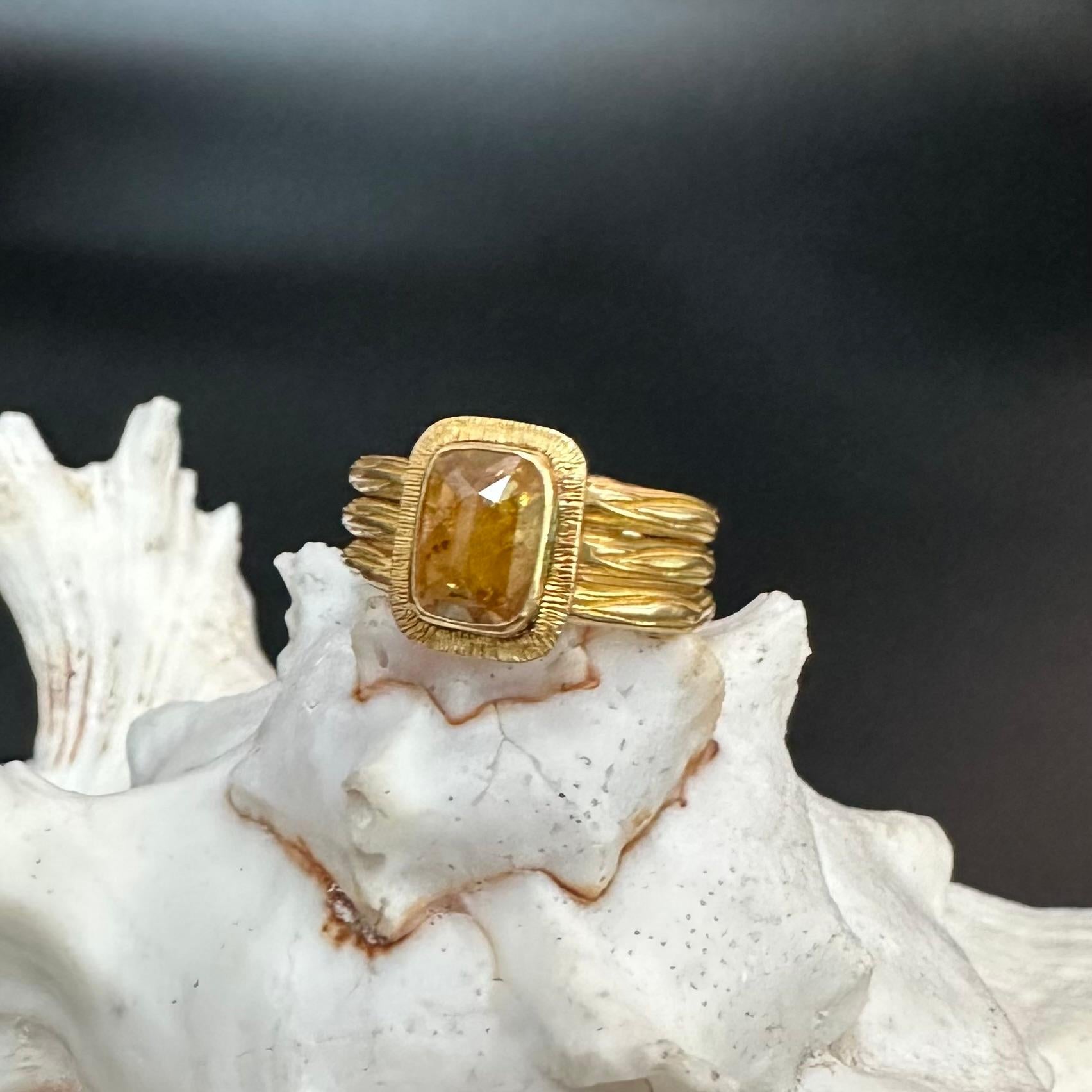 Women's or Men's Steven Battelle 1.0 Carats Yellow Diamond 18K Gold Ring For Sale