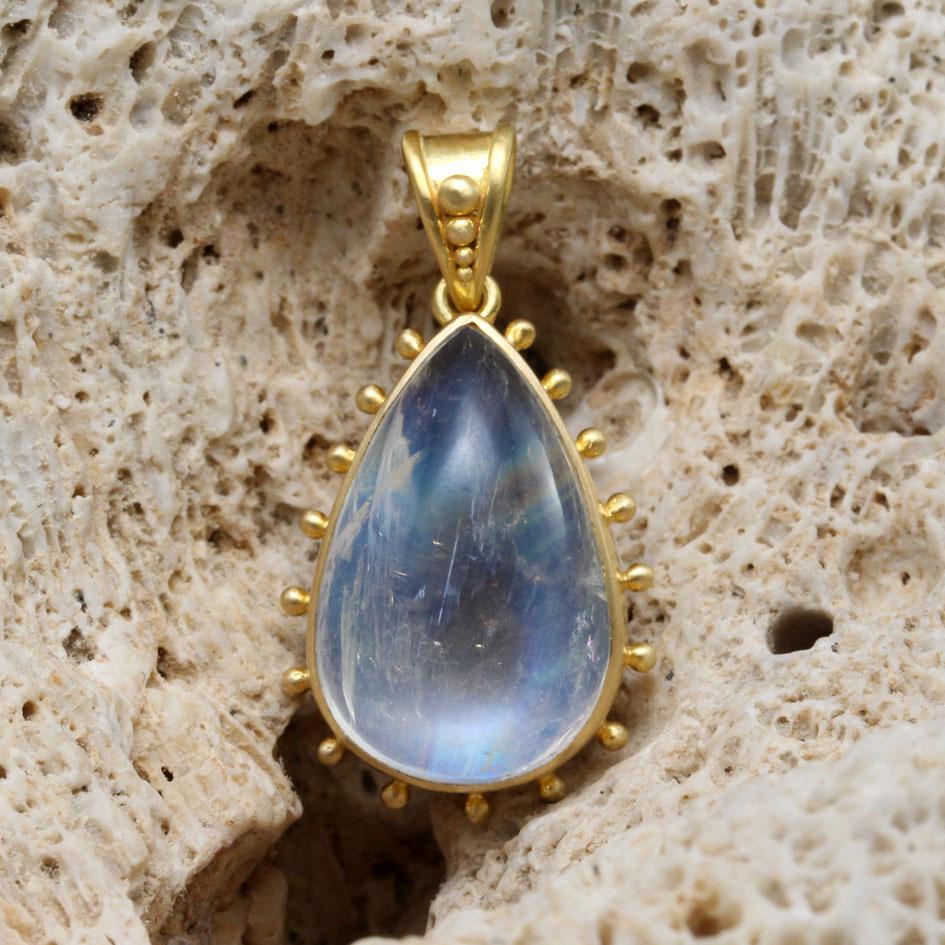 Women's or Men's Steven Battelle 10.0 Carat Rainbow Moonstone Cabochon 18k Gold Pendant For Sale