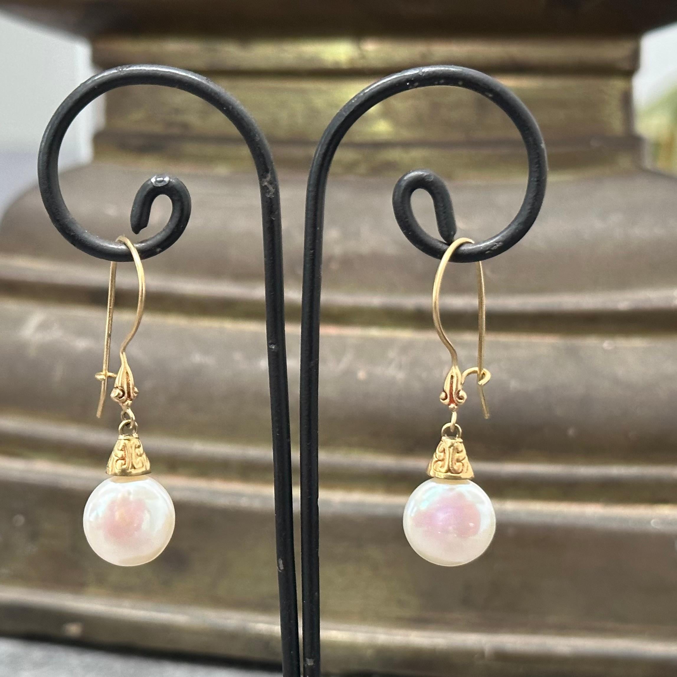 Contemporary Steven Battelle 10.0 Carats Coin Pearl 18K Gold Wire Earrings  For Sale