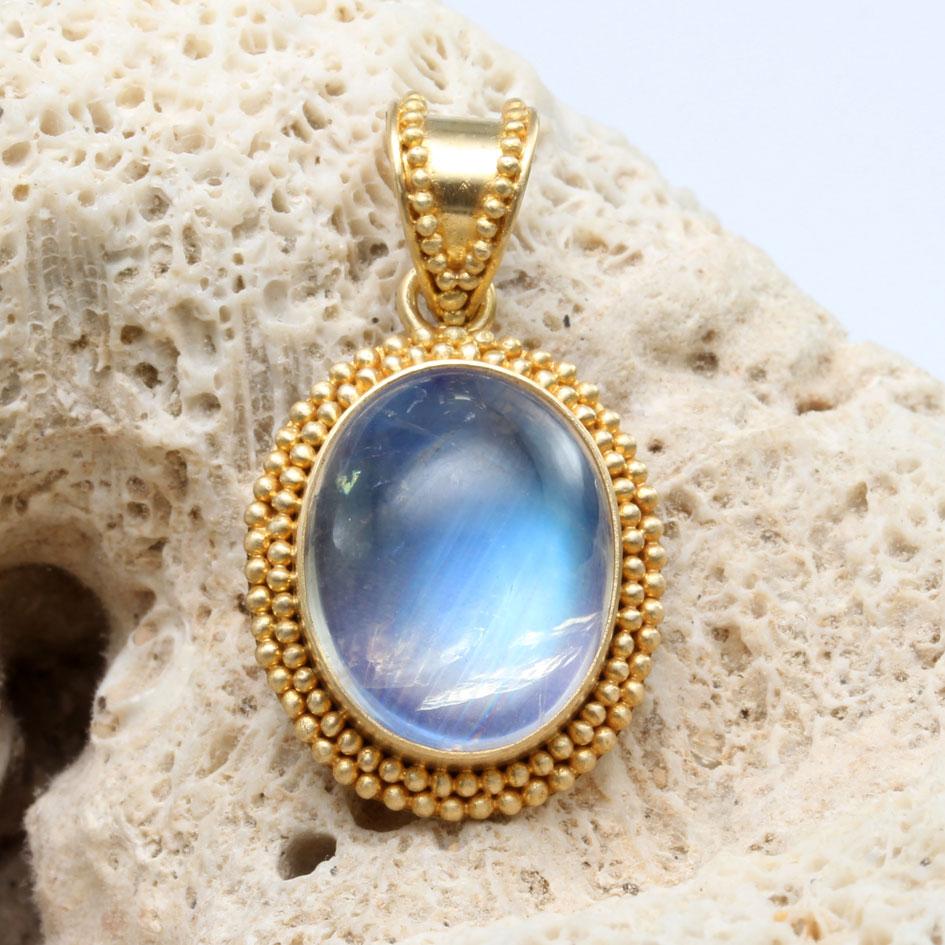 Steven Battelle 10.0 Carats Rainbow Moonstone 18K Gold Pendant  In New Condition For Sale In Soquel, CA