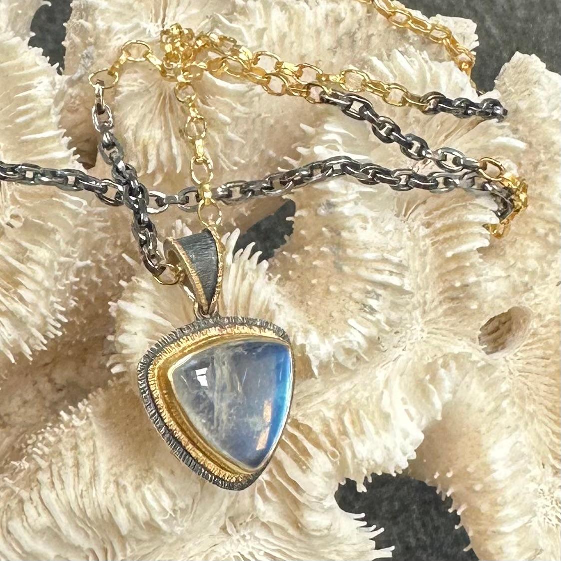 Steven Battelle 10.2 Carats Rainbow Moonstone Silver/18K Pendant With Chain For Sale 3