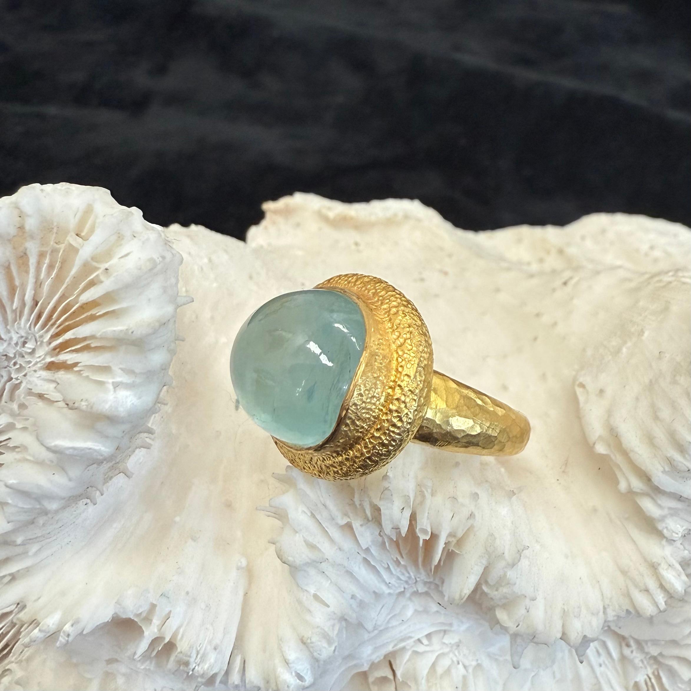 Bague en or 22K Steven Battelle Aigue-marine cabochon 10,4 carats en vente 1