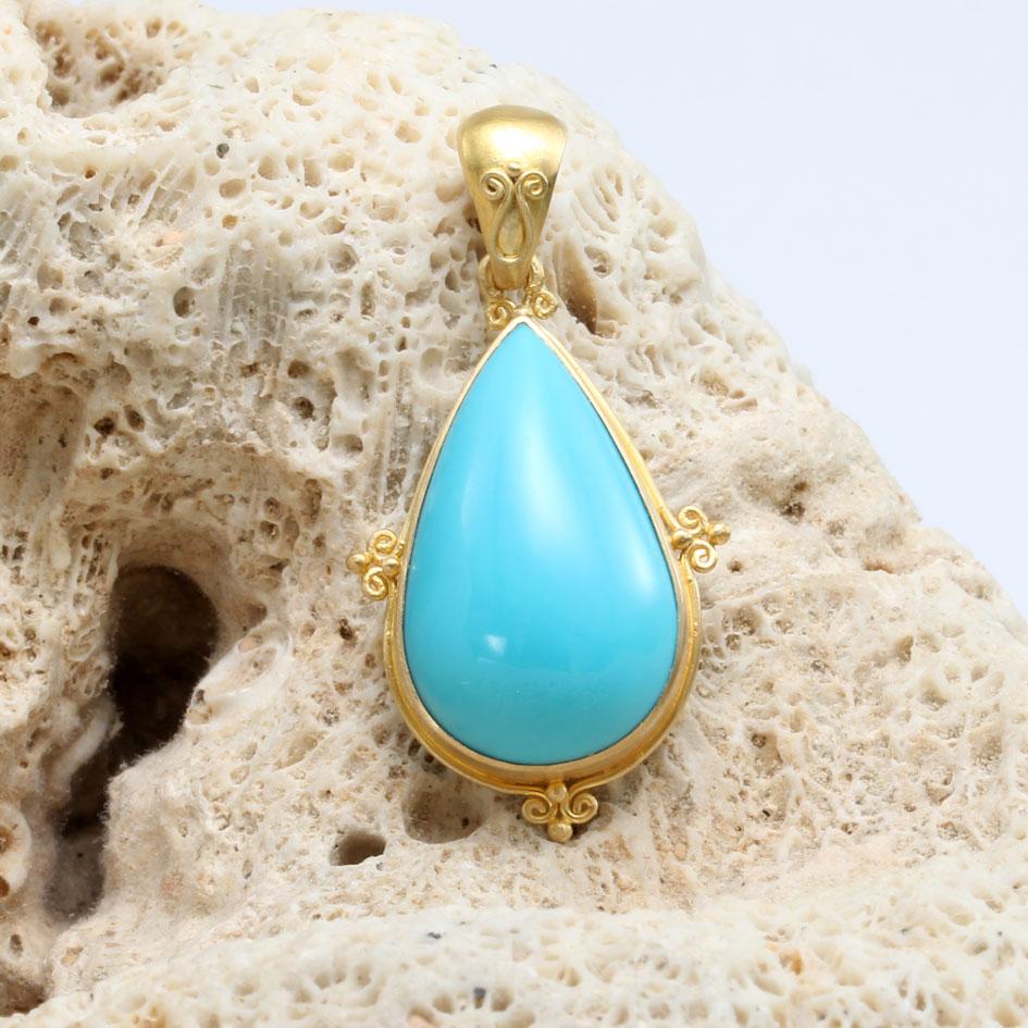 Women's or Men's Steven Battelle 10.4 Carats Turquoise 18K Gold Pendant
