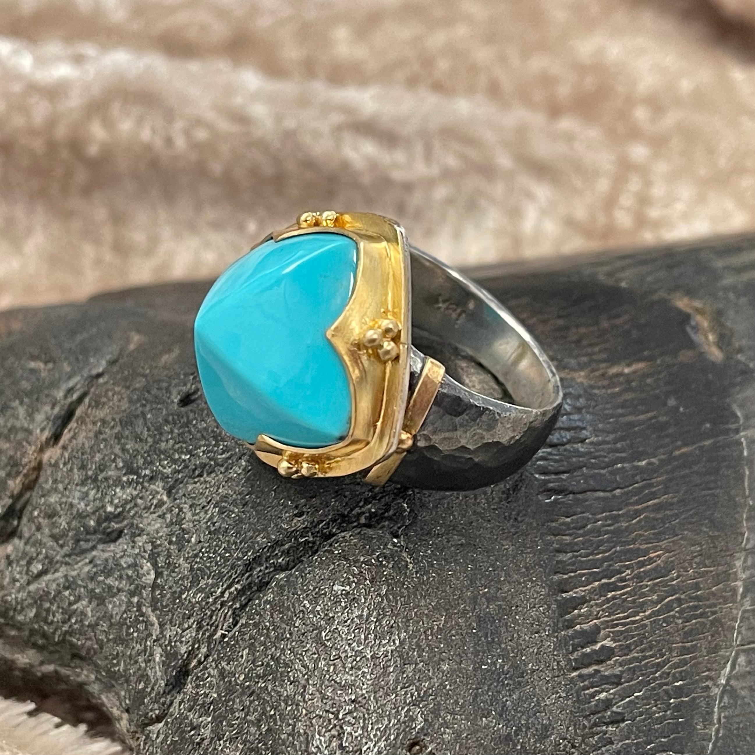 Contemporary Steven Battelle 10.5 Carat Turquoise 18K Gold Silver Ring For Sale