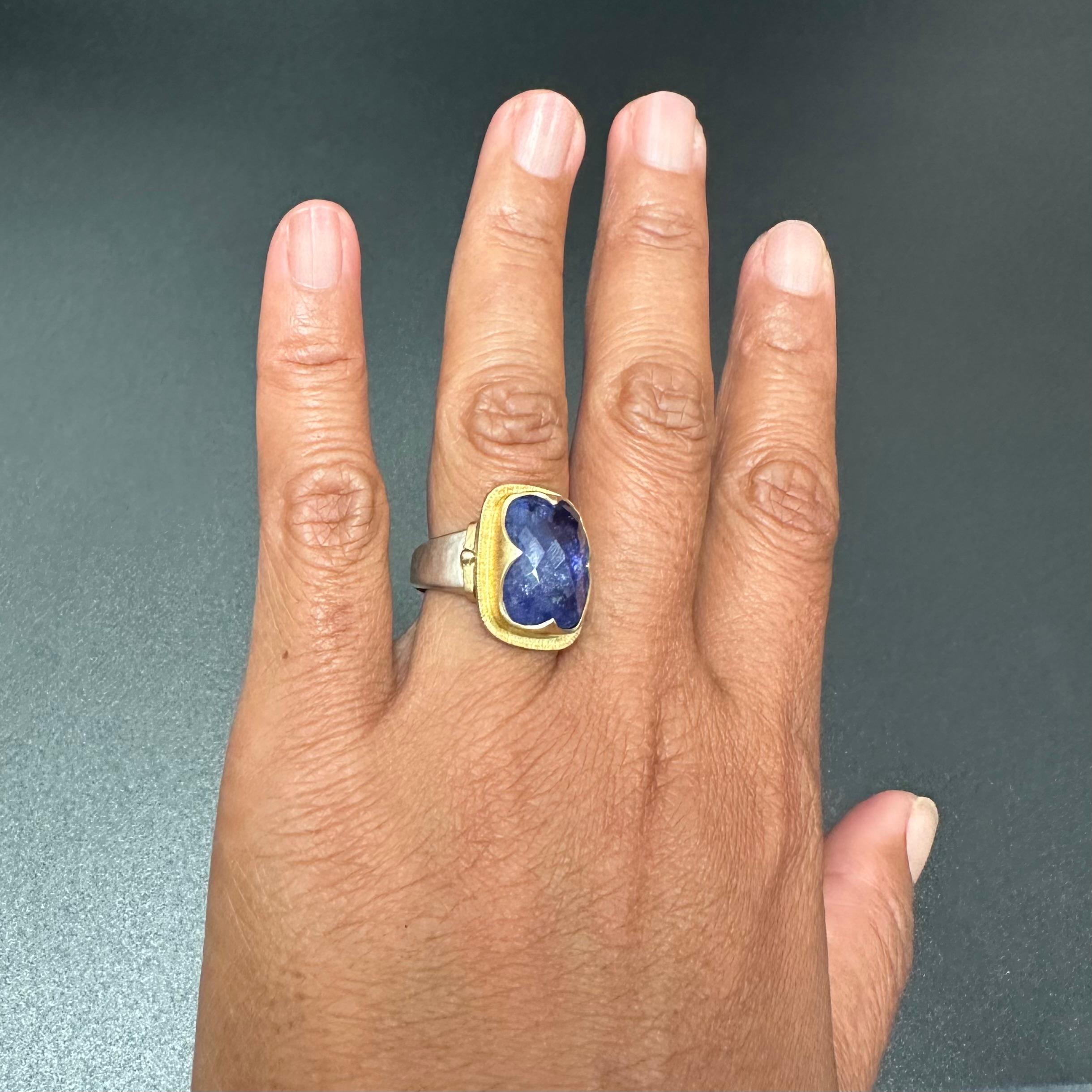 Steven Battelle, bague en or 18 carats avec tanzanite de 10,7 carats en vente 7