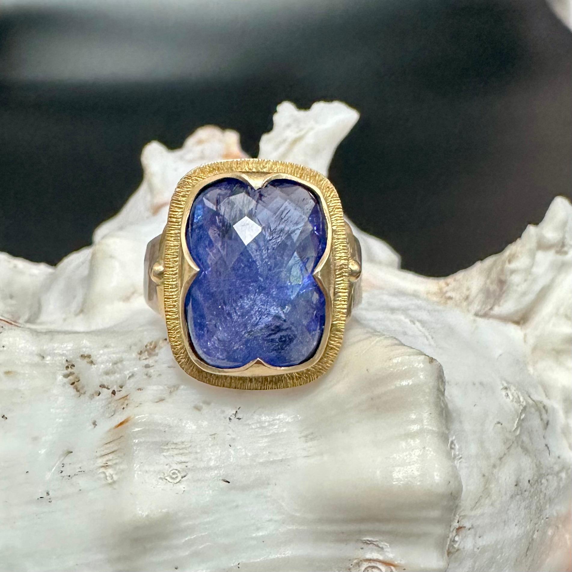 Steven Battelle, bague en or 18 carats avec tanzanite de 10,7 carats Unisexe en vente
