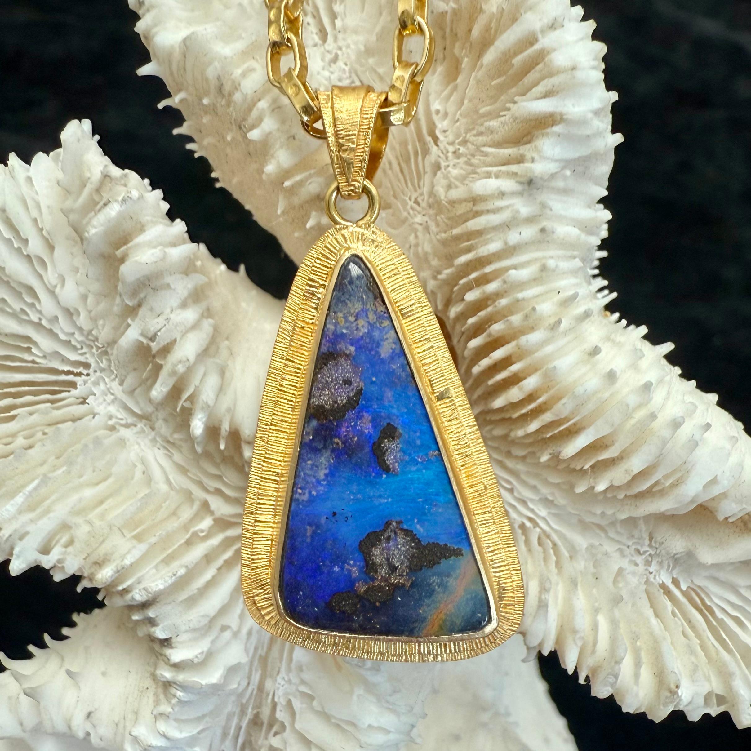 Steven Battelle 10.9 Carats Australian Boulder Opal 18K Gołd Pendant For Sale 5