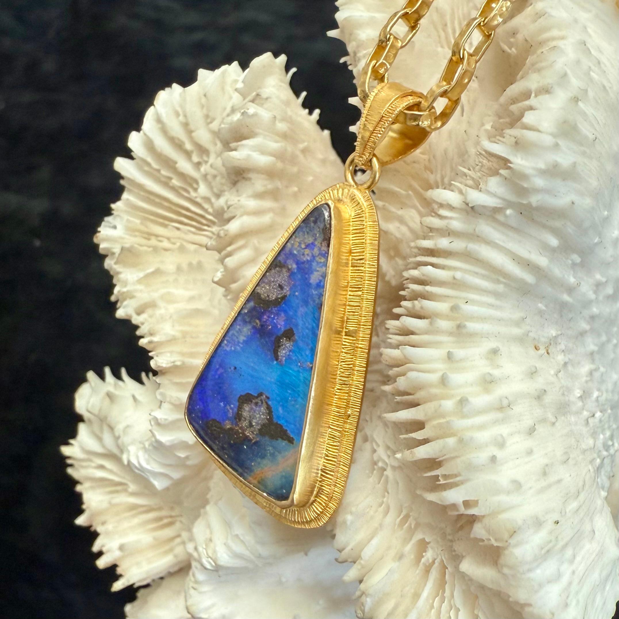 Steven Battelle 10.9 Carats Australian Boulder Opal 18K Gołd Pendant For Sale 3