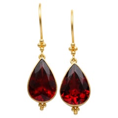 Steven Battelle, boucles d'oreilles en or 18 carats avec grenat du Mozambique de 10,9 carats