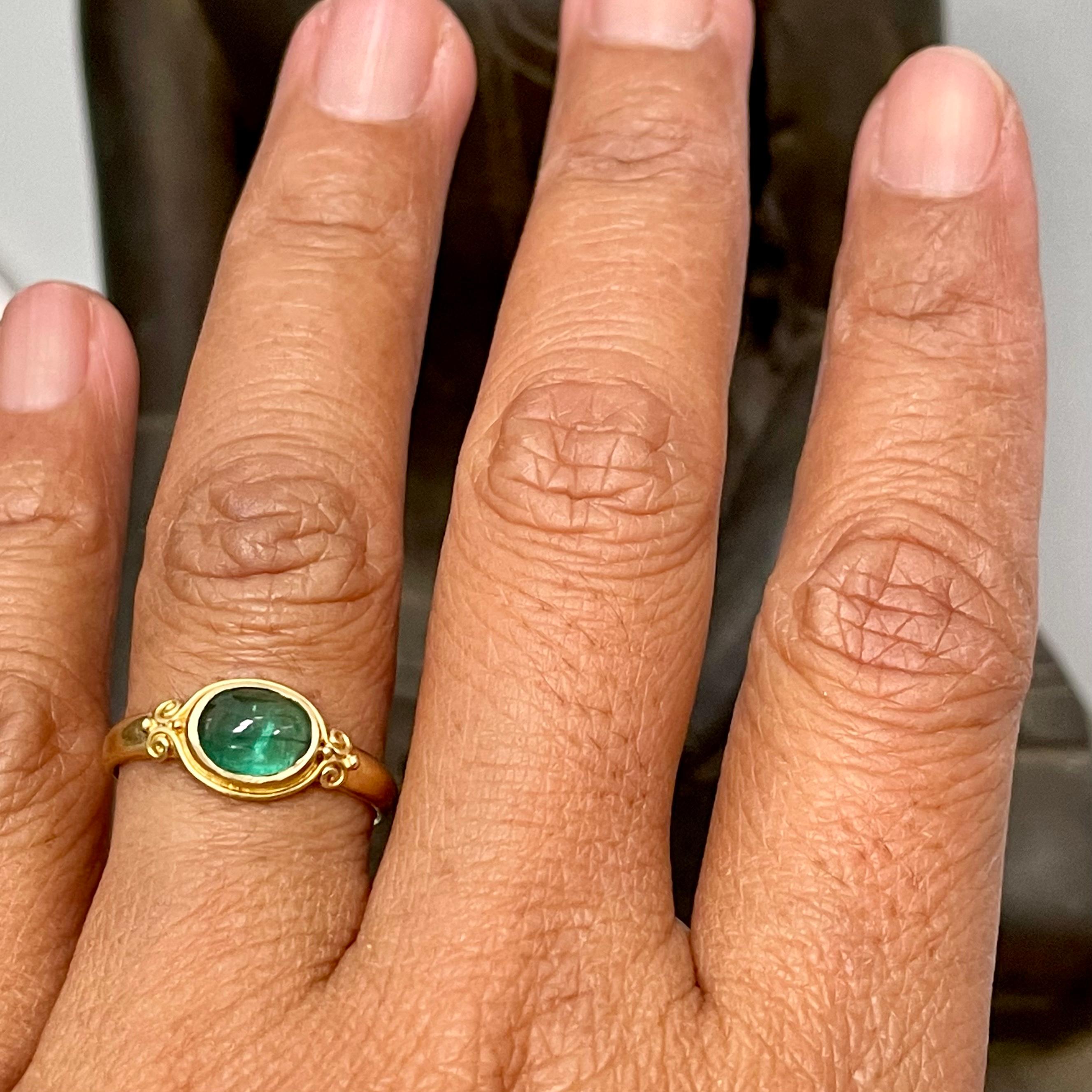 Contemporary Steven Battelle 1.1 Carats Cabochon Emerald 18K Gold Ring
