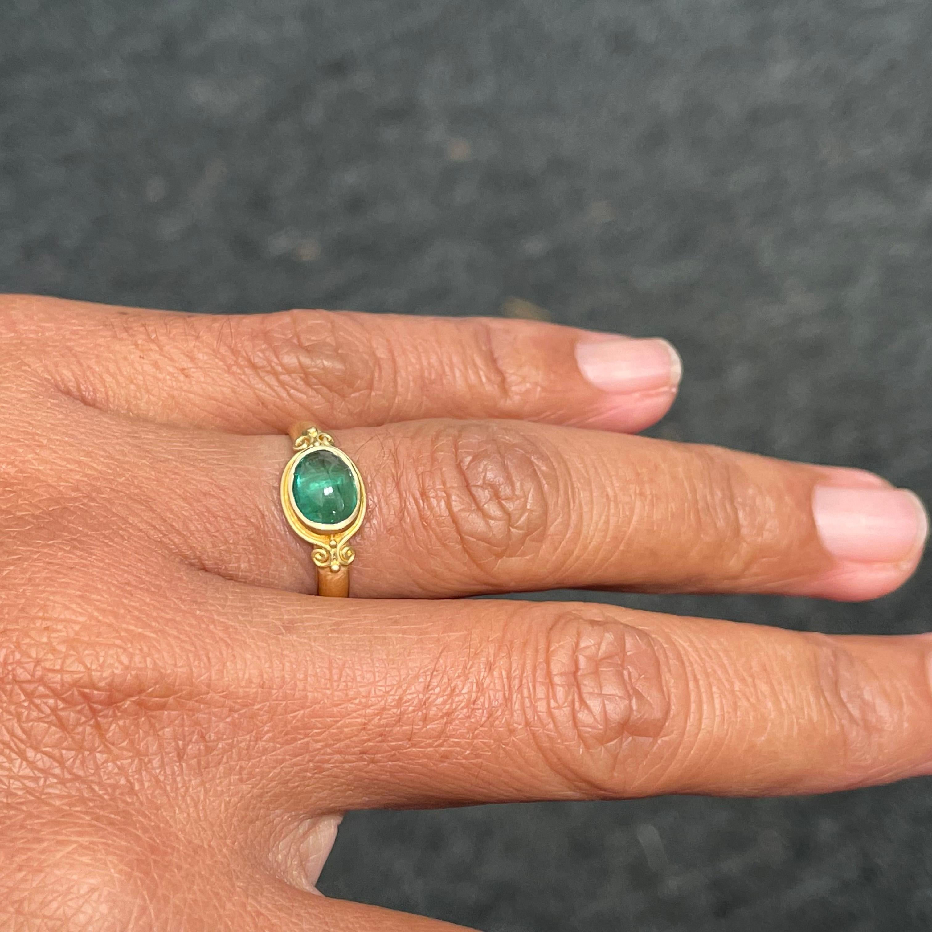 Steven Battelle 1.1 Carats Cabochon Emerald 18K Gold Ring In New Condition In Soquel, CA